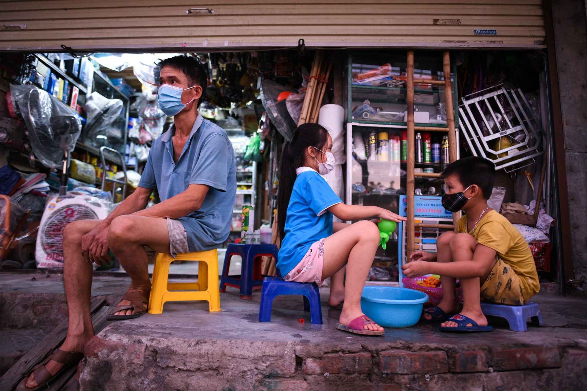 Ha Noi dong duc xe co,  chot kiem soat dich anh 4