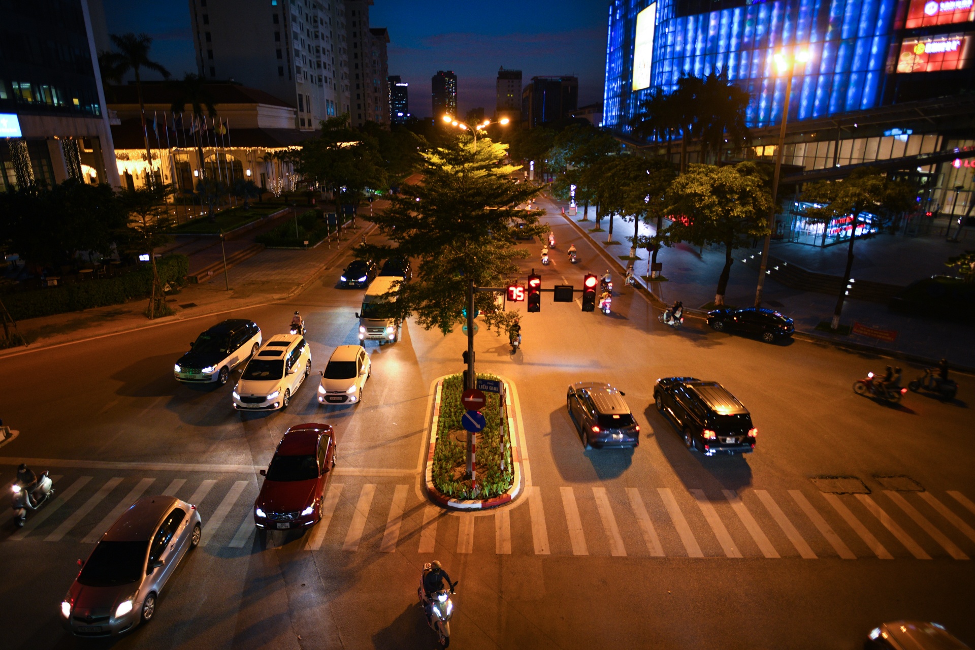 Ha Noi dong duc xe co,  chot kiem soat dich anh 10