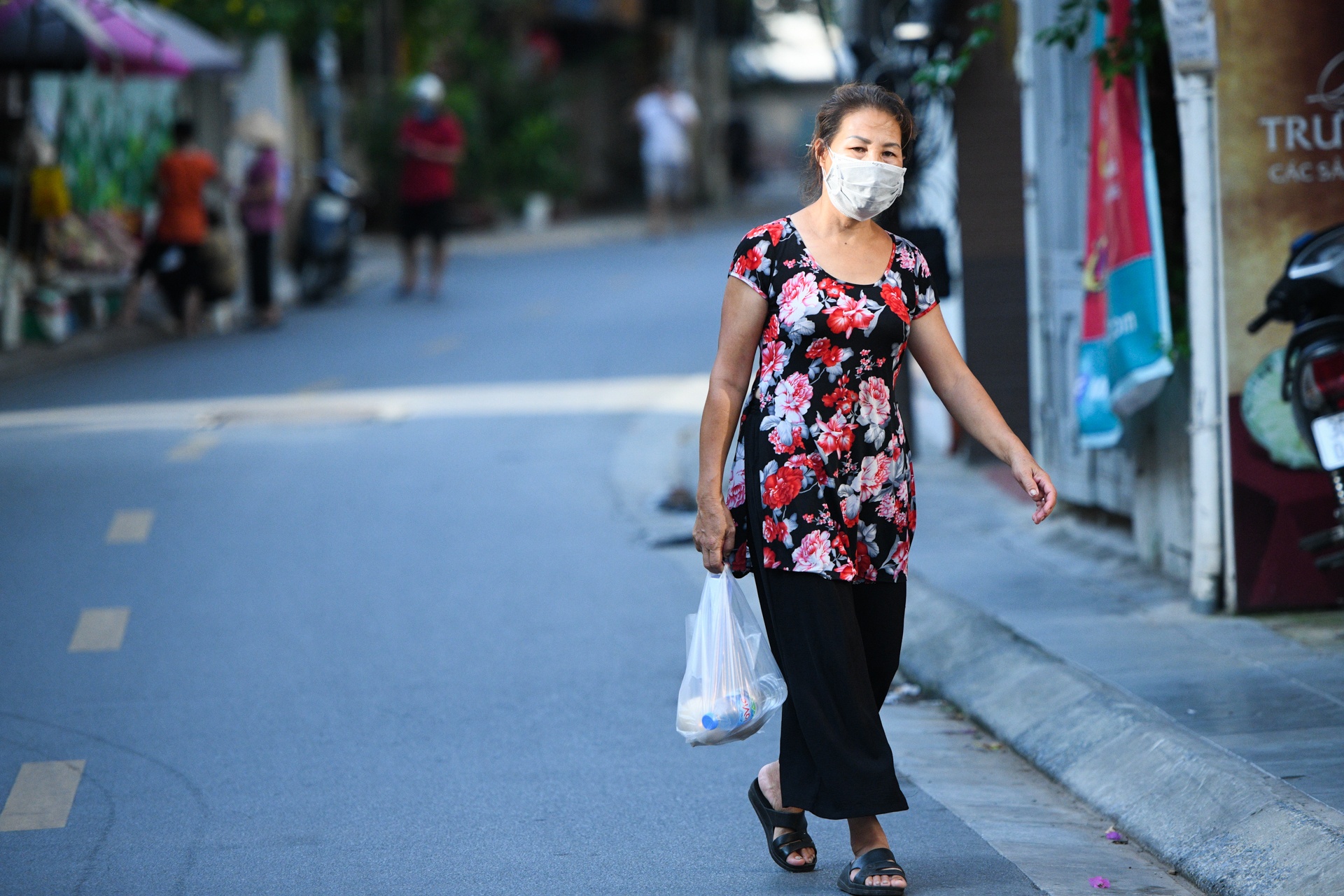 Ha Noi dong duc xe co,  chot kiem soat dich anh 8