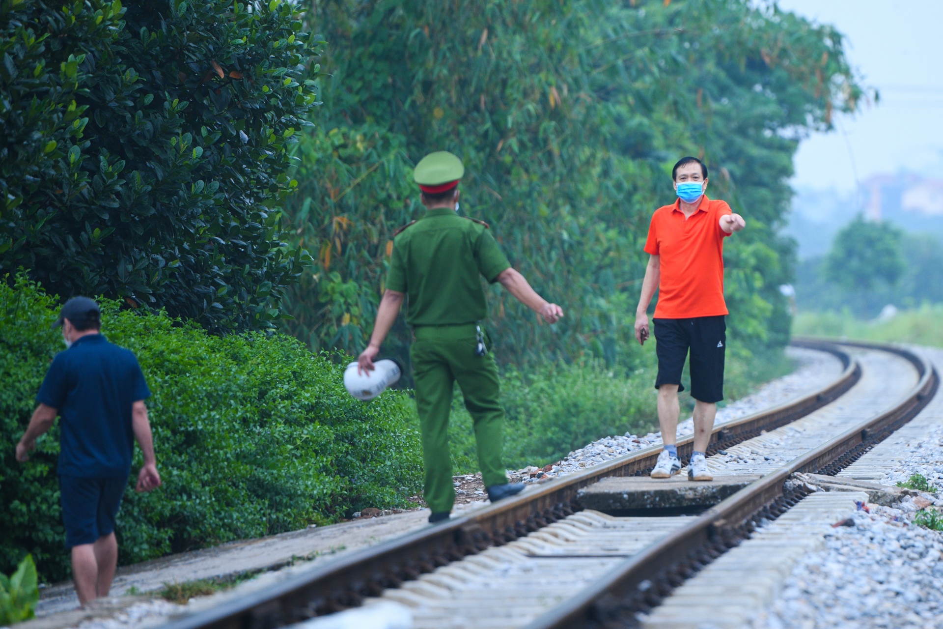 vi phạm chỉ thị 16,  tập thể dục ngoài trời ảnh 3 vi pham chi thi 16,  tap the duc ngoai troi anh 3
