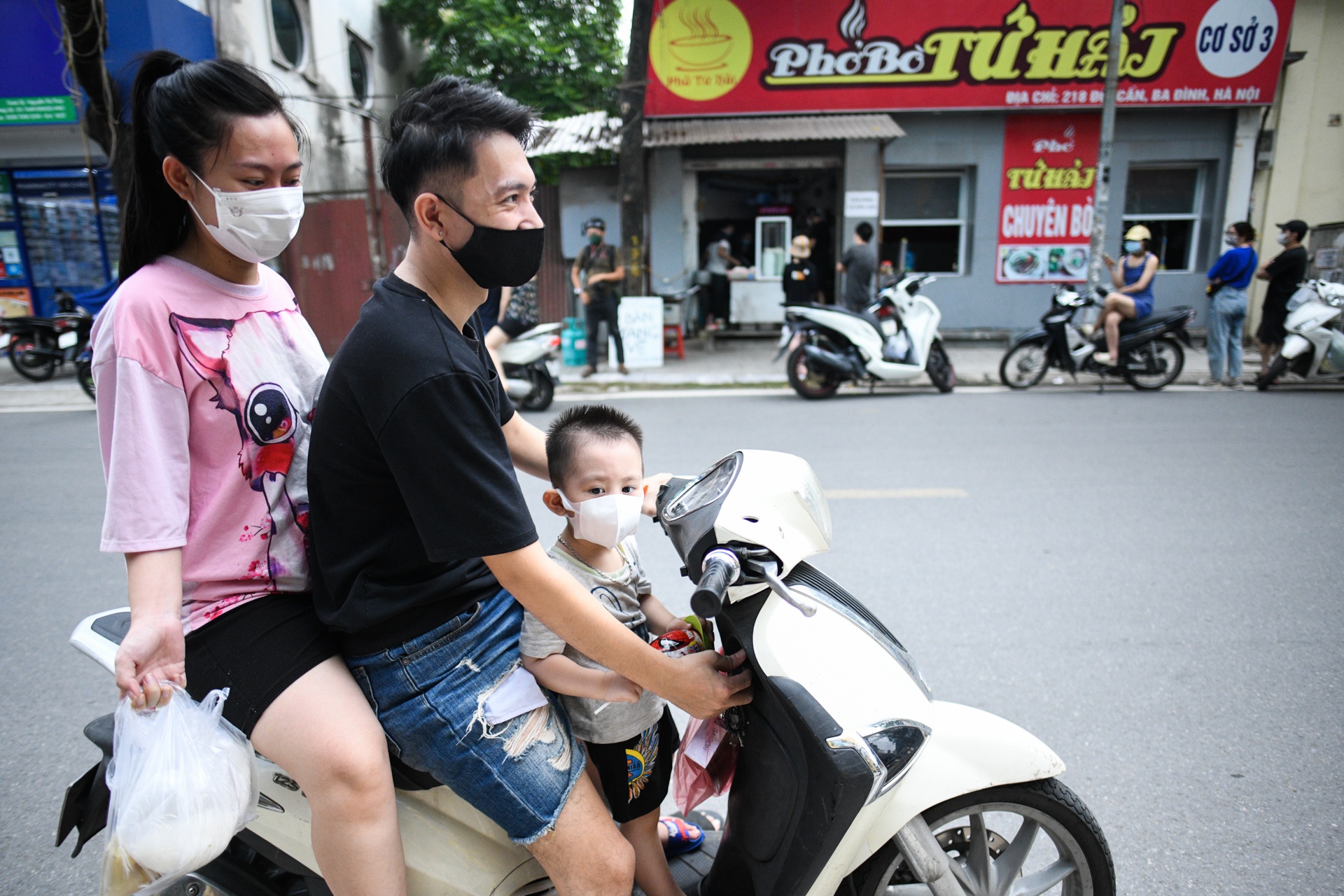 Ha Noi ap dung ban mang ve, anh 8