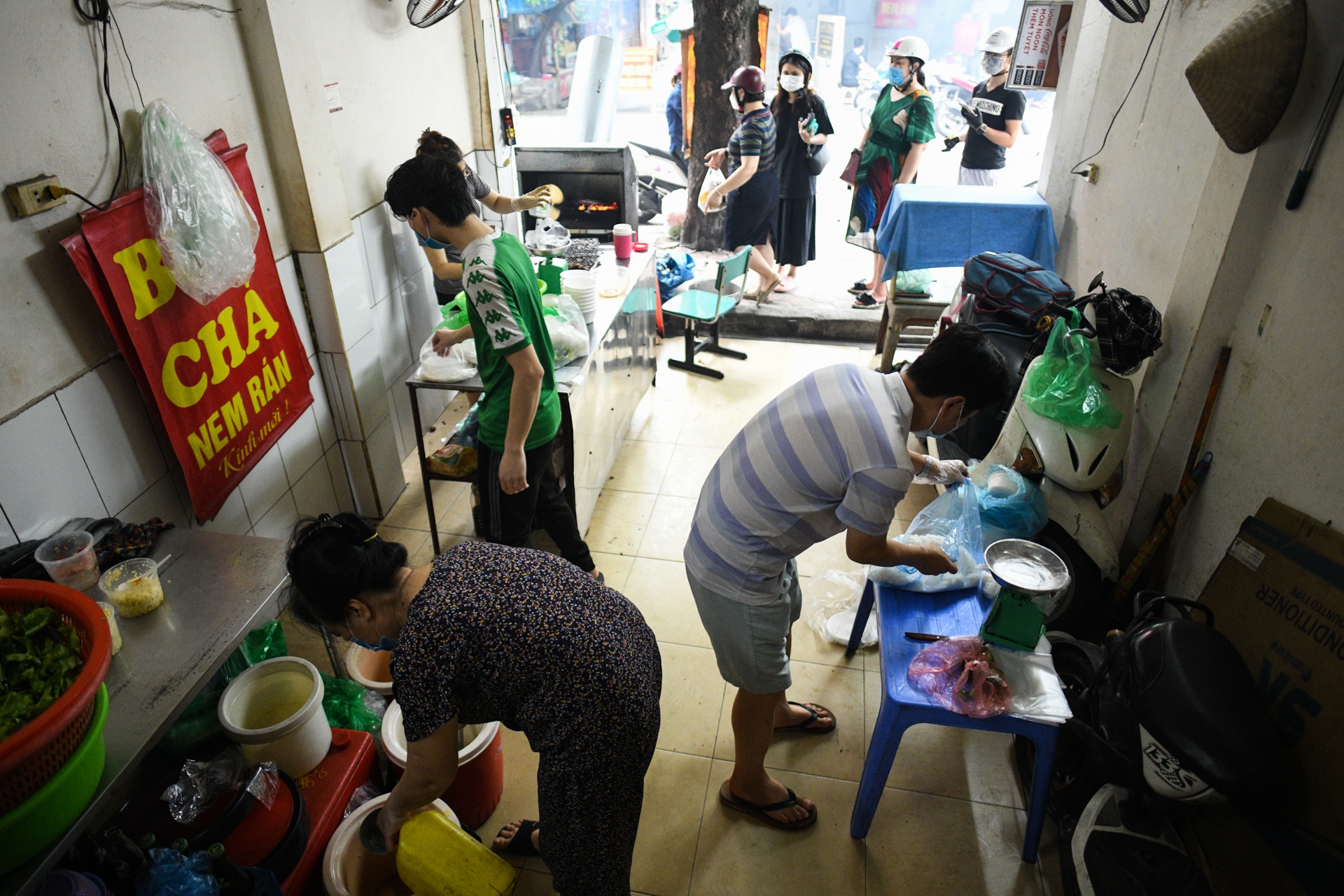 Ha Noi ap dung ban mang ve, anh 2