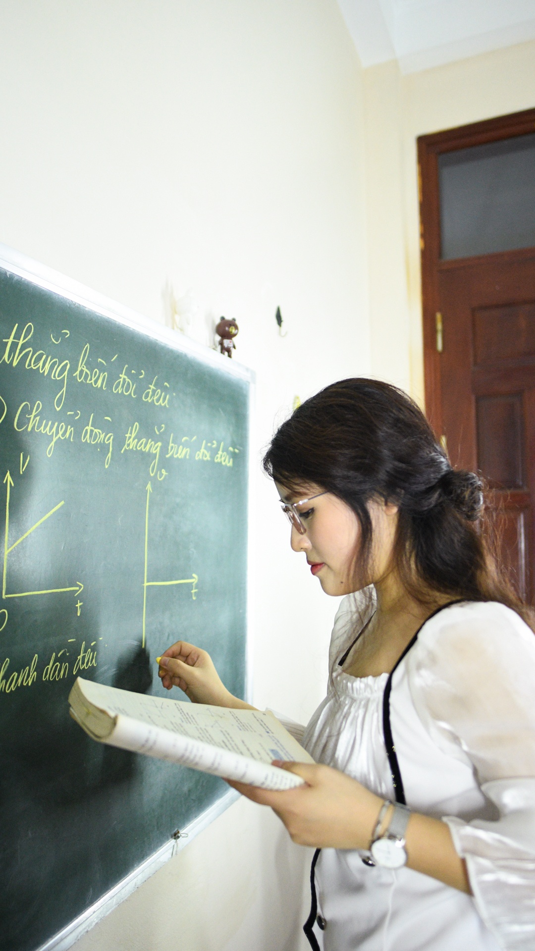 cô giá Nga dạy vật lý, cô giáo vật lý ảnh 8 co gia Nga day vat ly, co giao vat ly anh 8