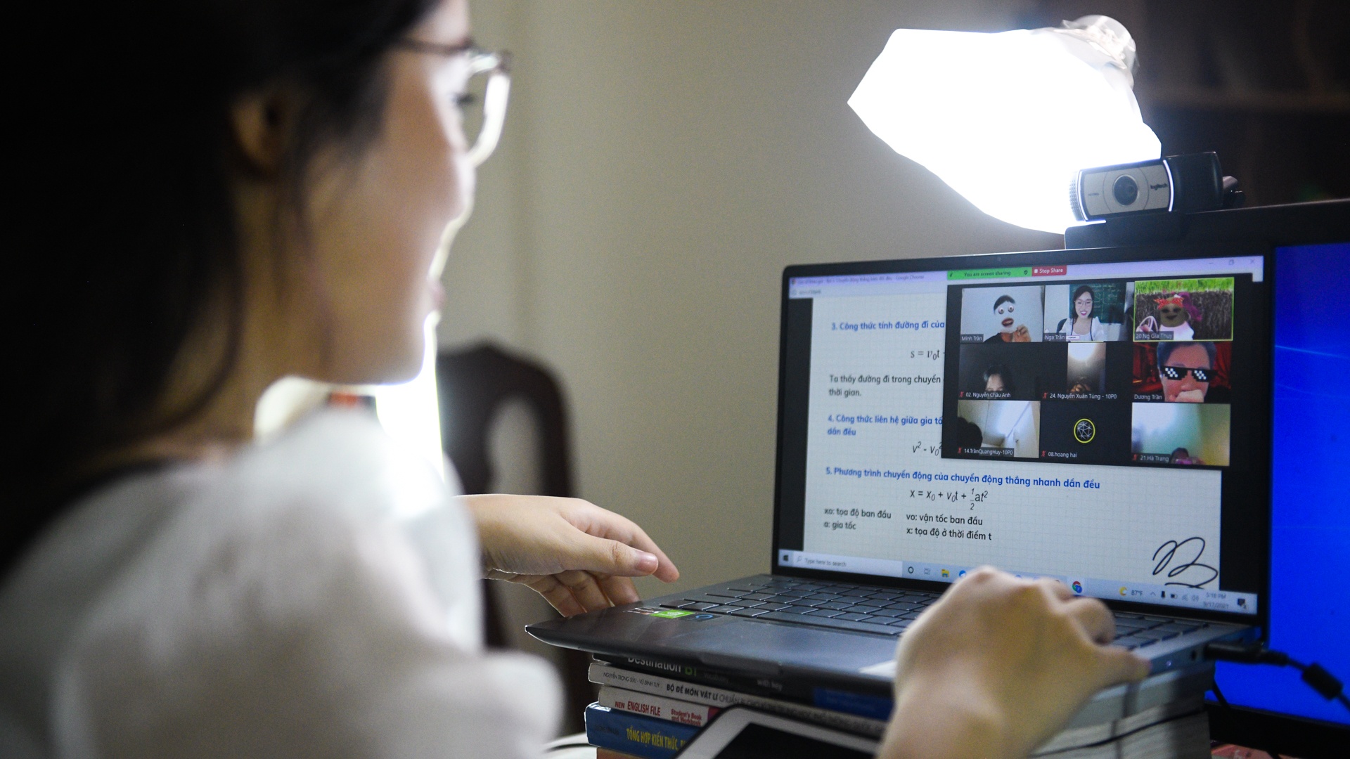 cô giá Nga dạy vật lý, cô giáo vật lý ảnh 9 co gia Nga day vat ly, co giao vat ly anh 9