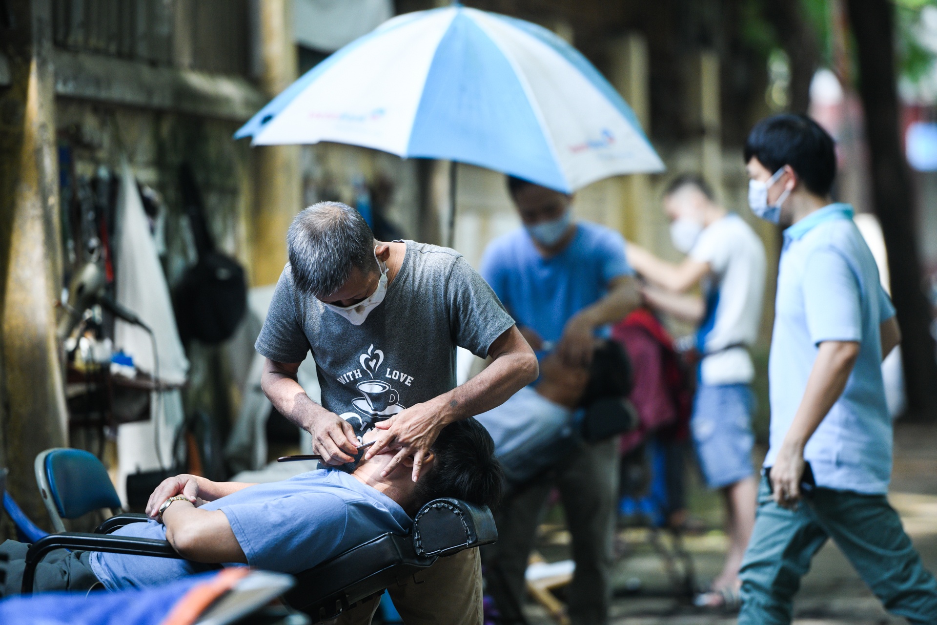 Ha Noi mo cua tro lai anh 6