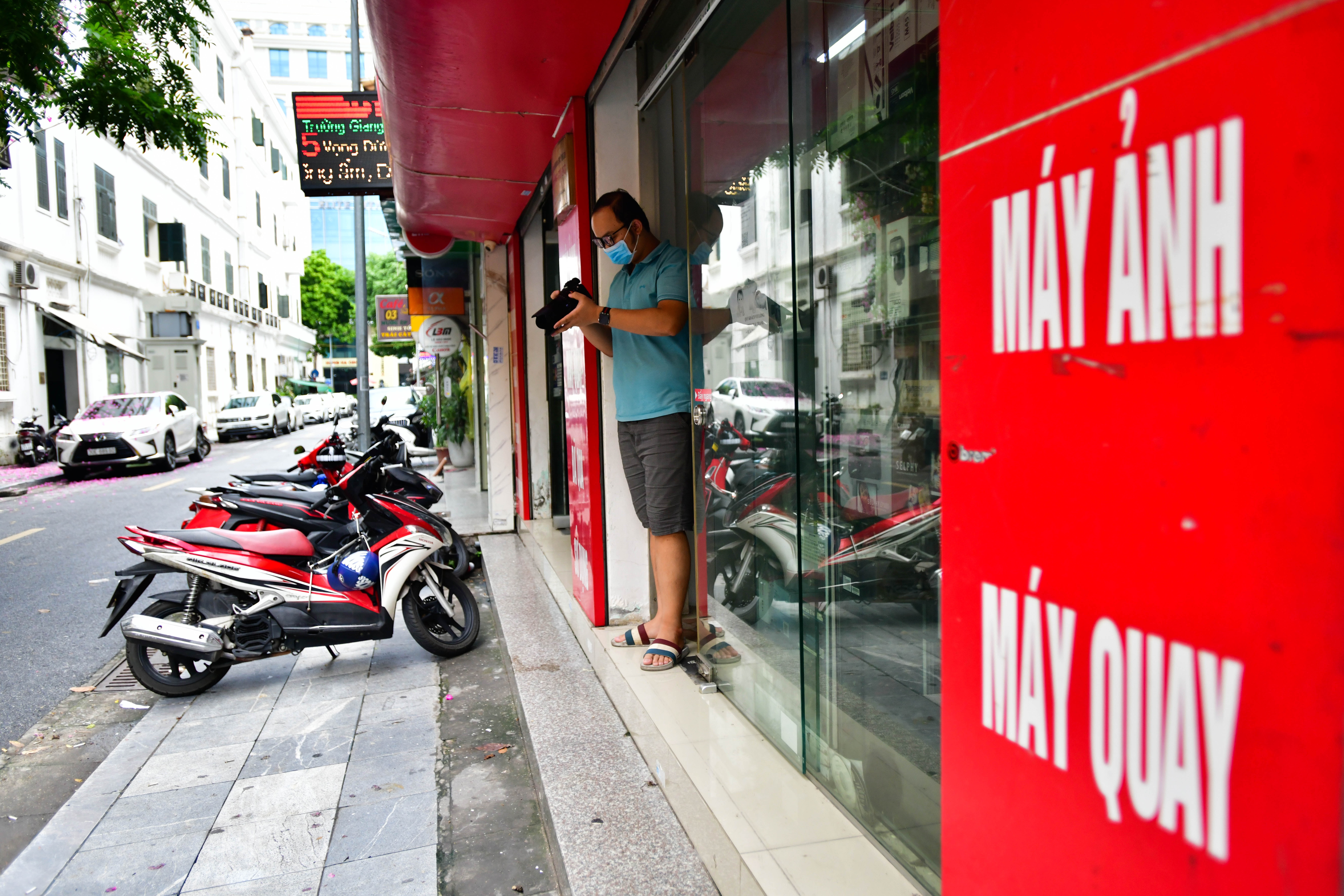 Ha Noi sau gian cach,  dich Covid-19 anh 11