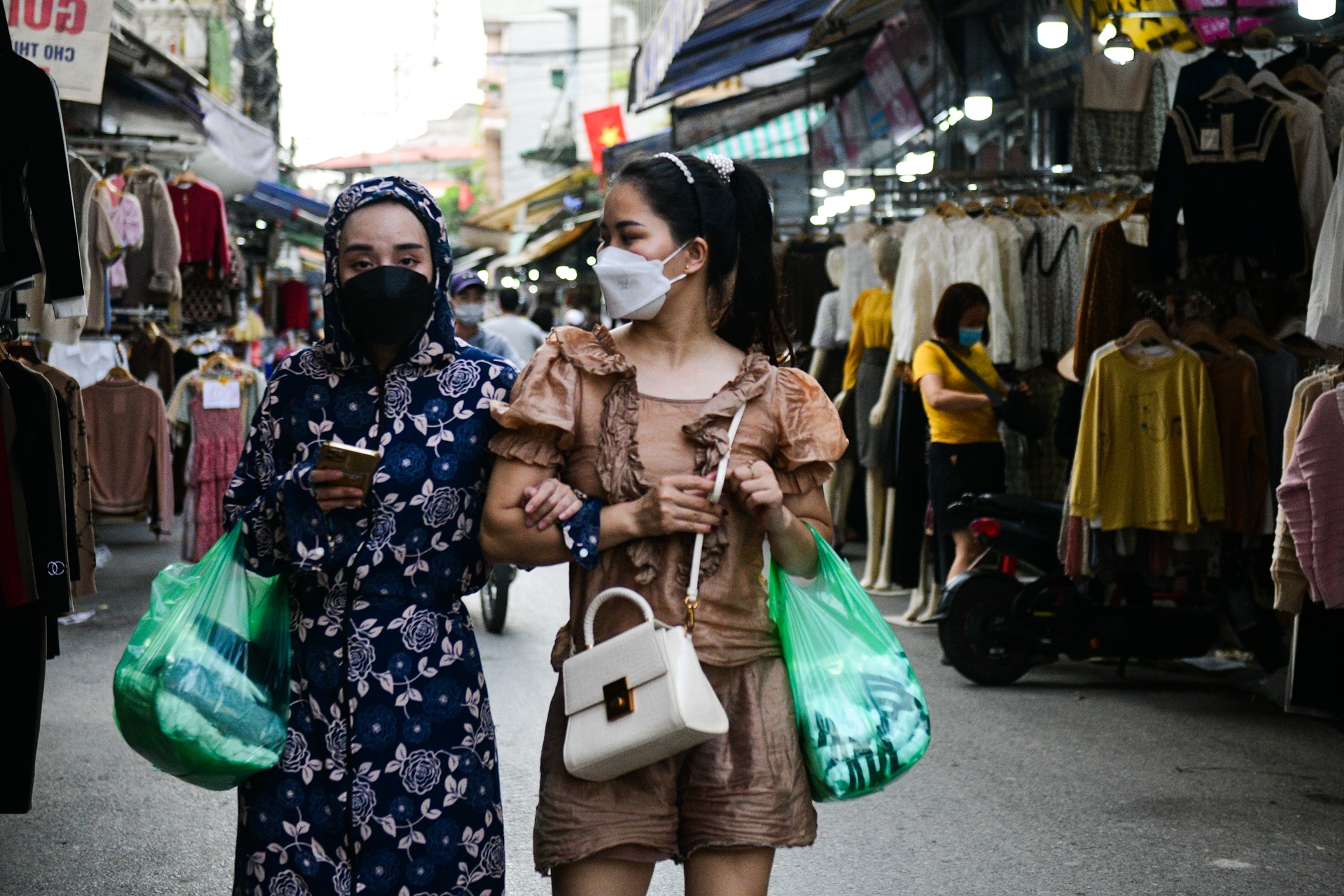 cho Ninh Hiep,  cho quan ao Ha Noi anh 9