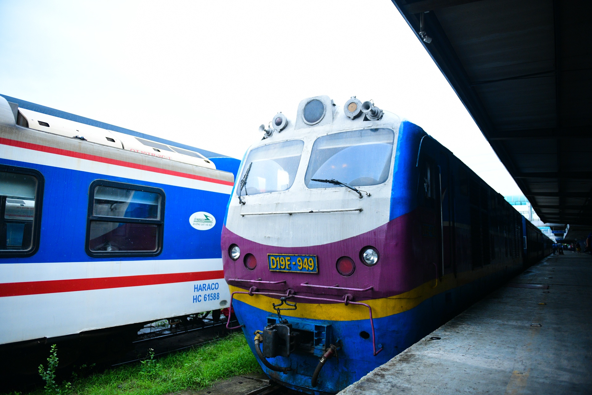 ga Ha Noi,  tau hoat dong tro lai,  chuyen tau dau tien anh 1