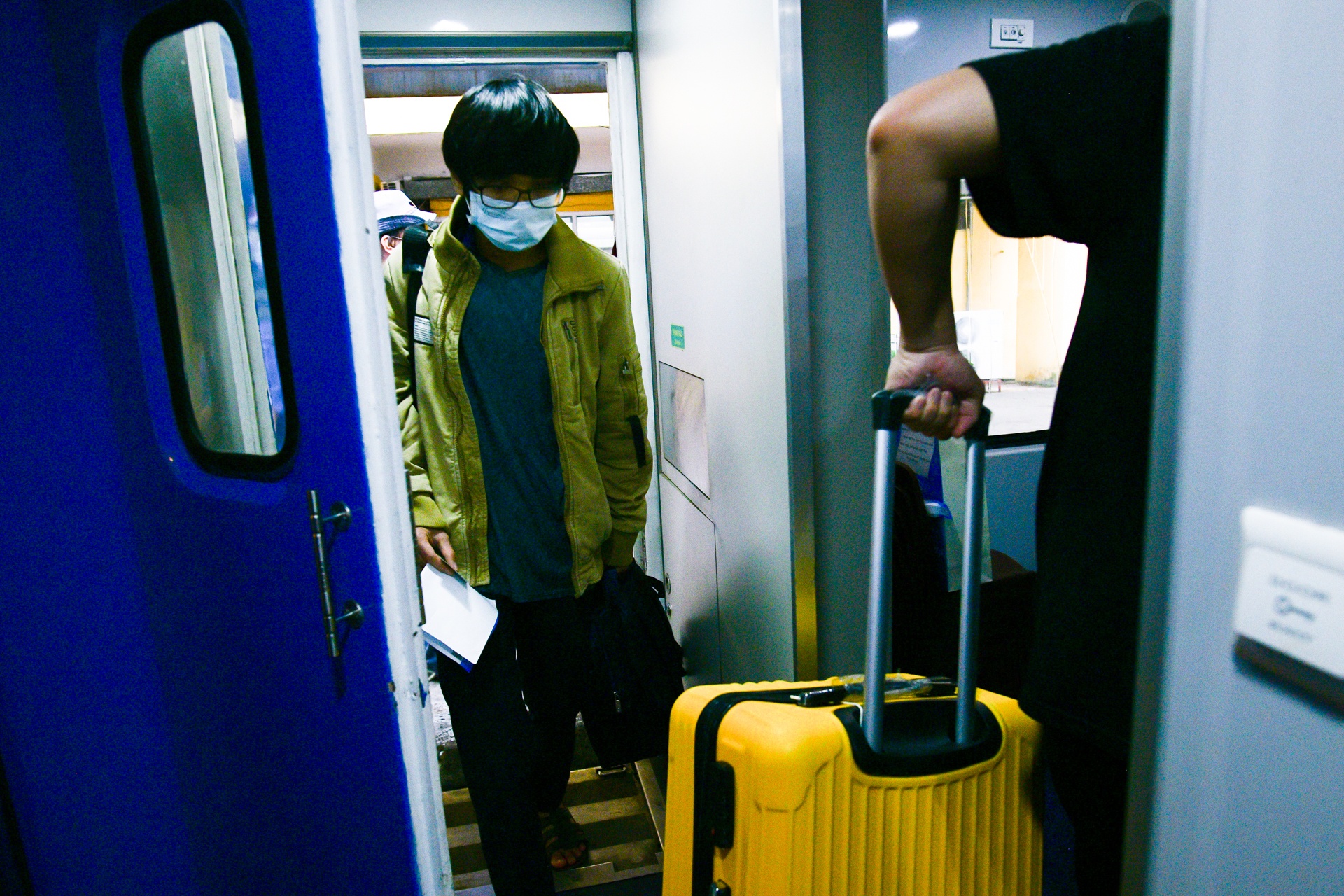 ga Ha Noi,  tau hoat dong tro lai,  chuyen tau dau tien anh 10