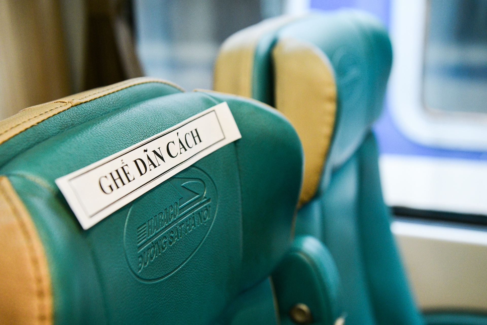 ga Ha Noi,  tau hoat dong tro lai,  chuyen tau dau tien anh 9