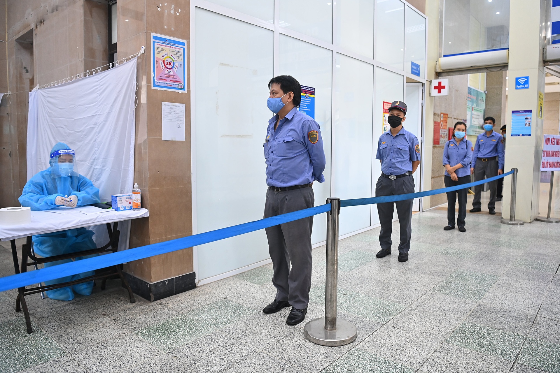 ga Ha Noi,  tau hoat dong tro lai,  chuyen tau dau tien anh 2