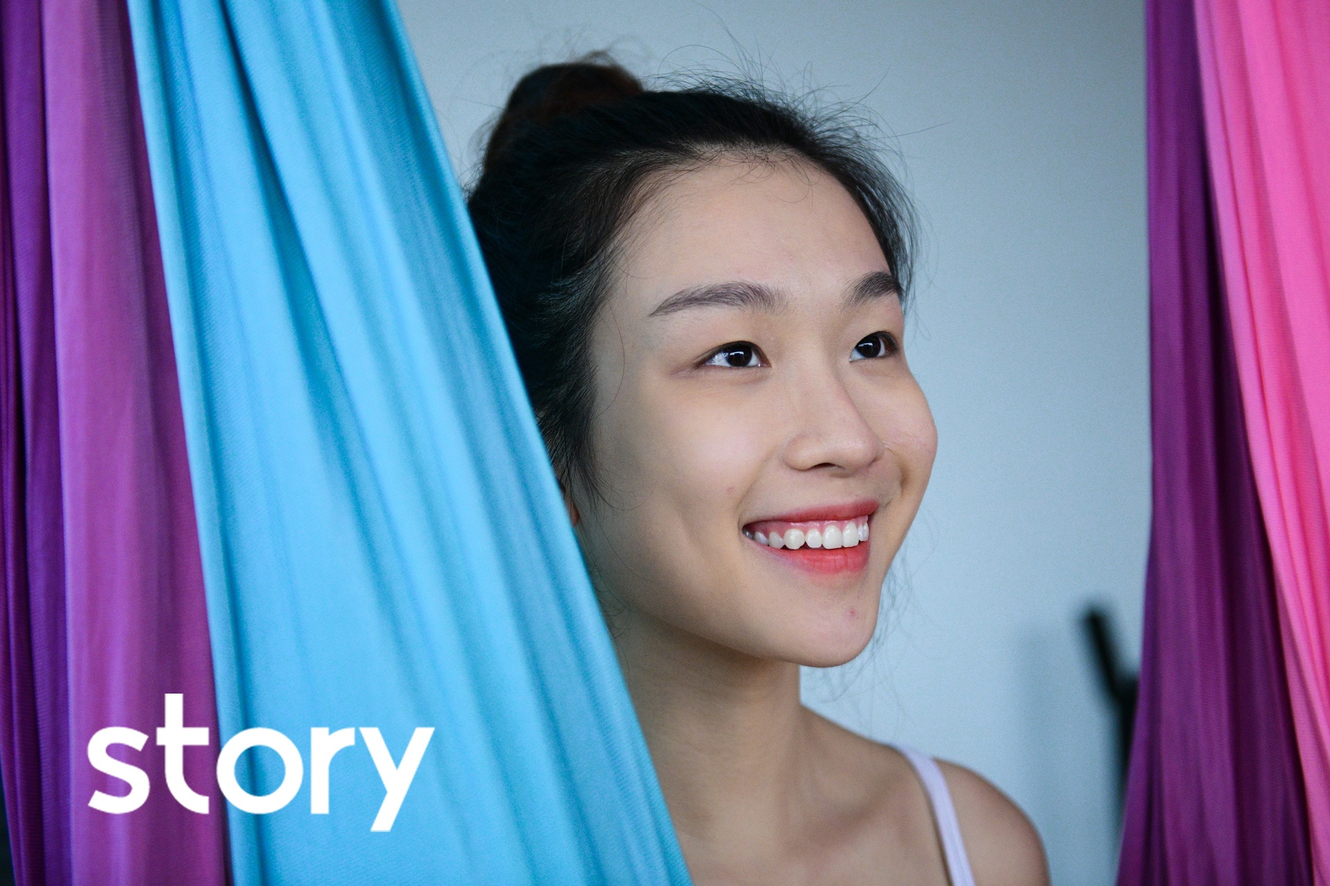 Co giao yoga mo mat chua can sau 14 nam deo kinh hinh anh