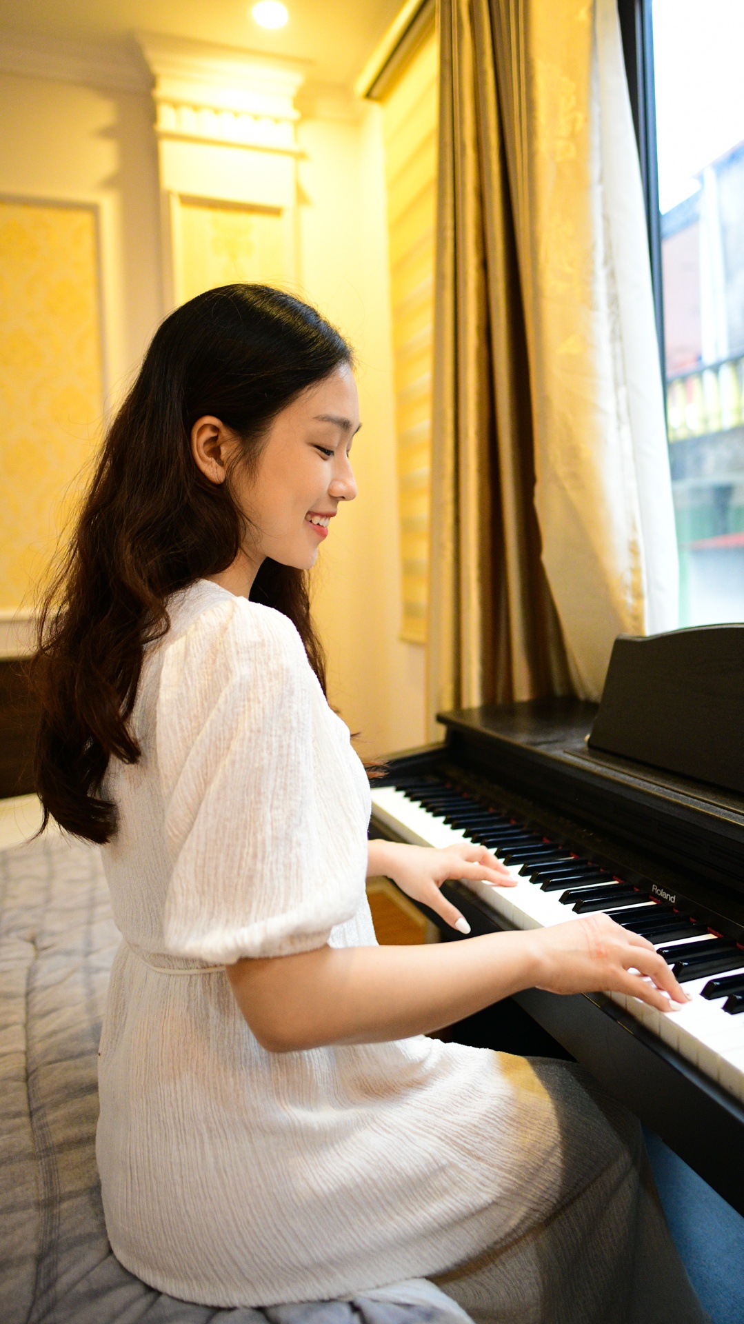 co giao day yoga,  mo mat can,  vien mat Ha Noi anh 47