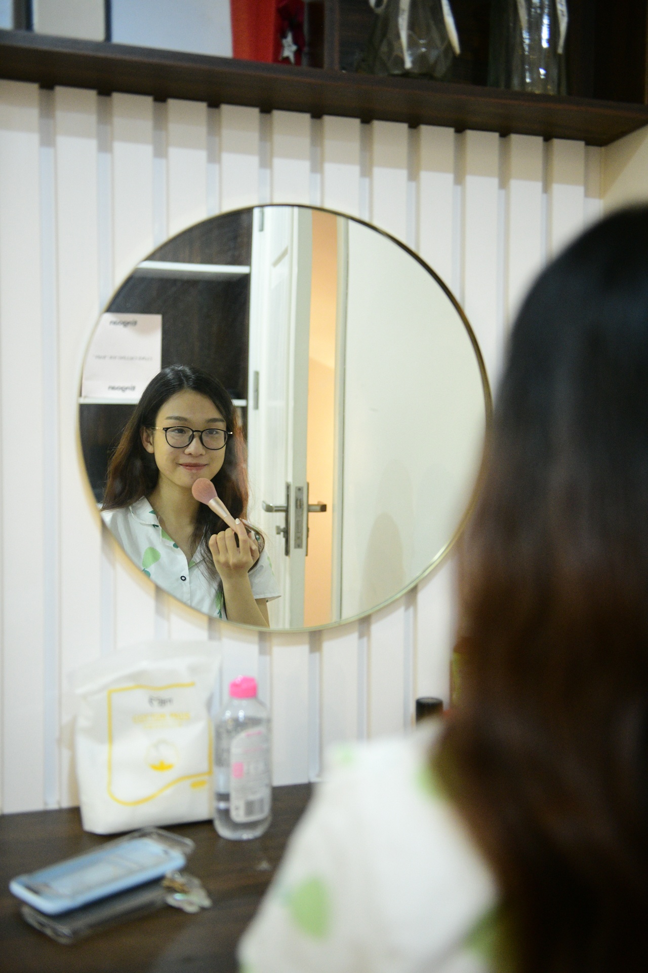 co giao day yoga,  mo mat can,  vien mat Ha Noi anh 10