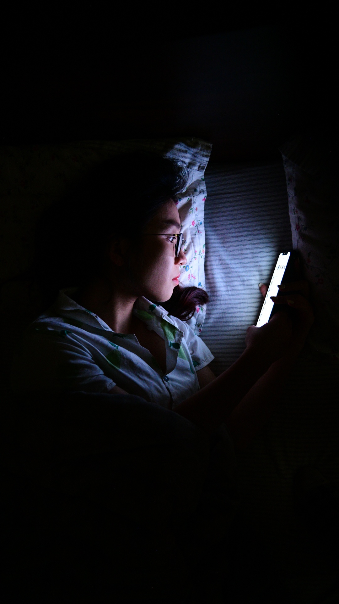 co giao day yoga,  mo mat can,  vien mat Ha Noi anh 4