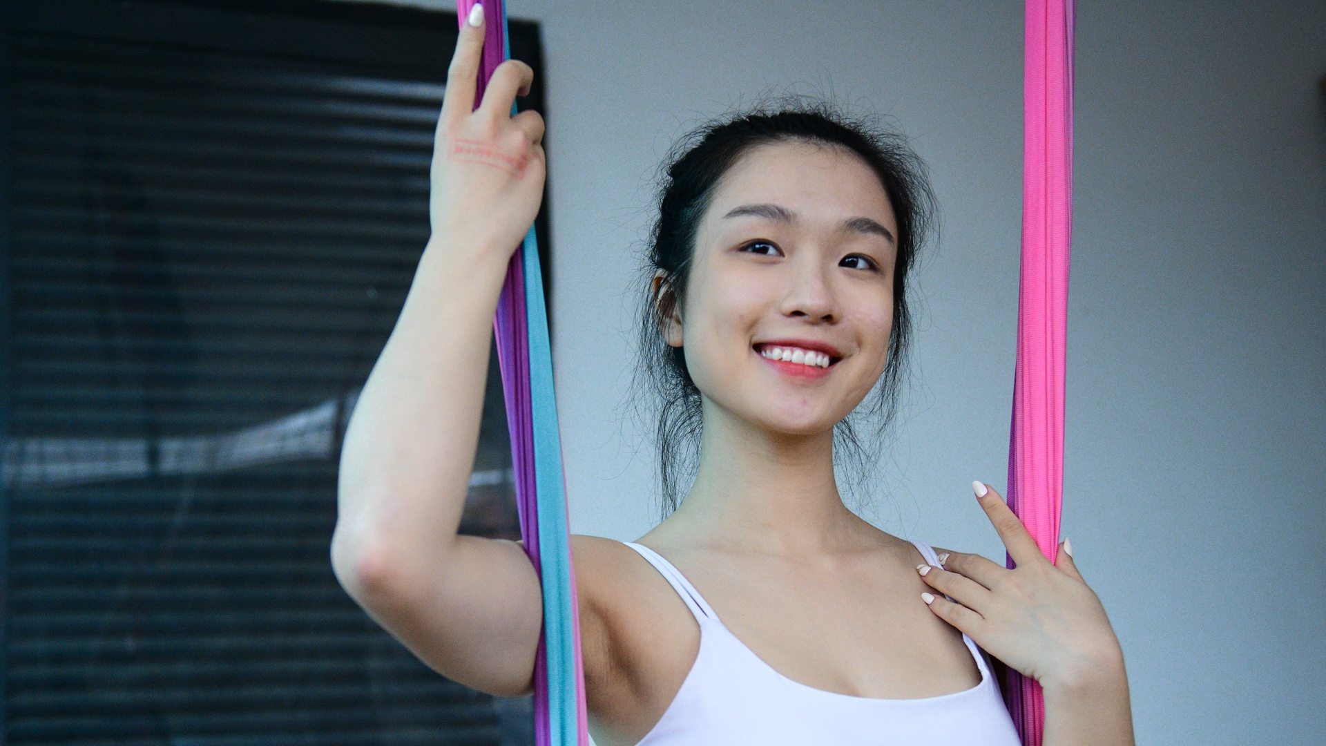 co giao day yoga,  mo mat can,  vien mat Ha Noi anh 50