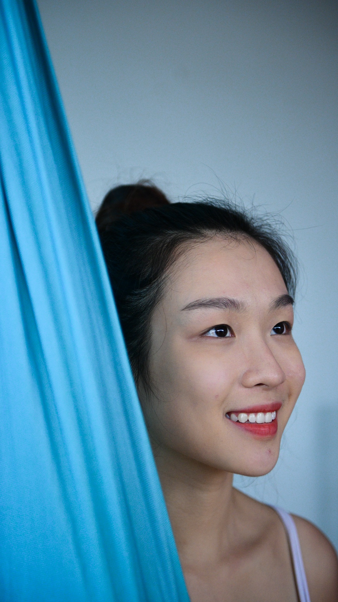 co giao day yoga,  mo mat can,  vien mat Ha Noi anh 1