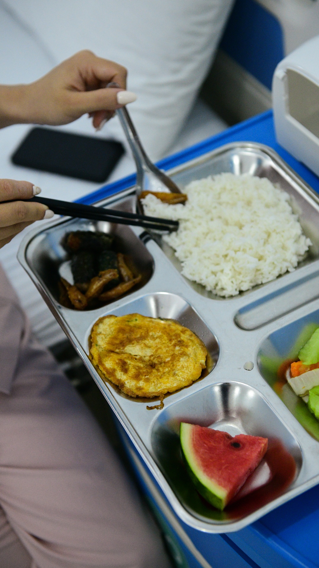 co giao day yoga,  mo mat can,  vien mat Ha Noi anh 24