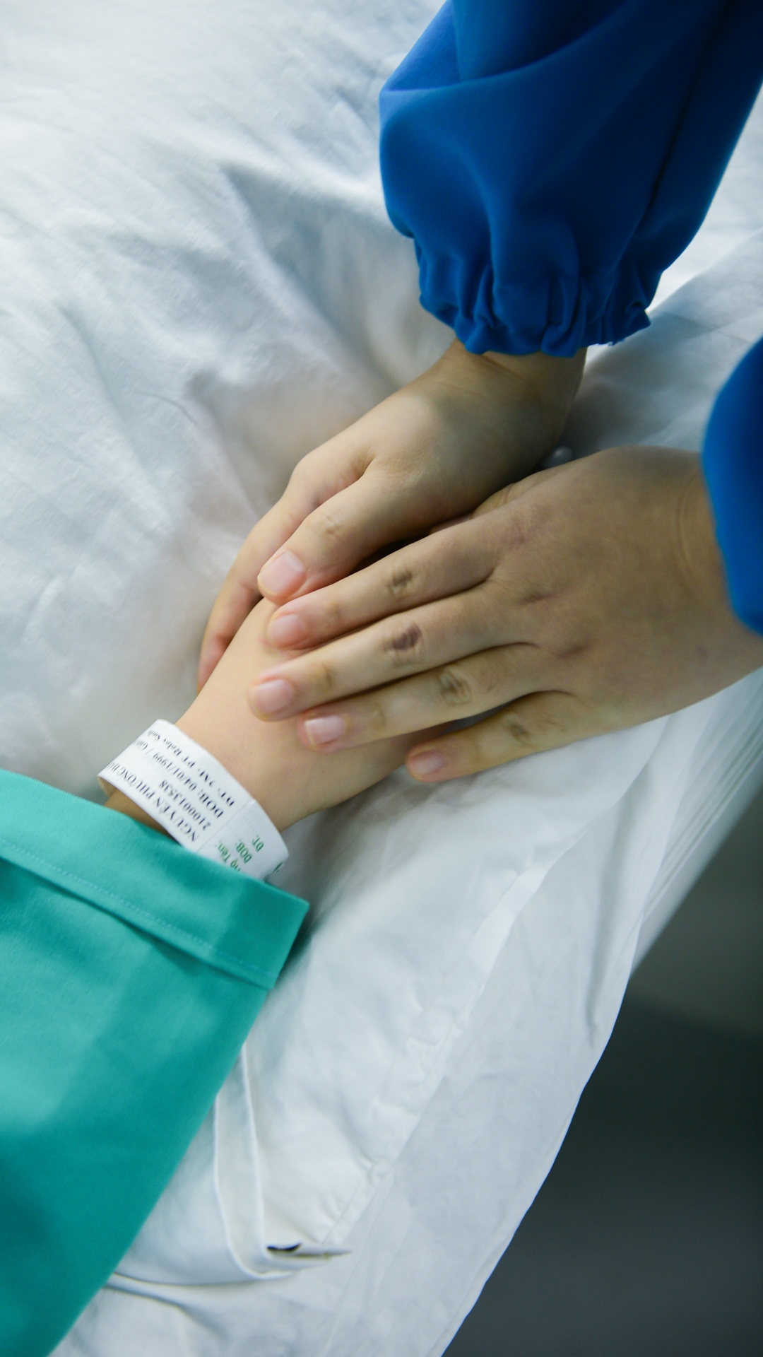 co giao day yoga,  mo mat can,  vien mat Ha Noi anh 37