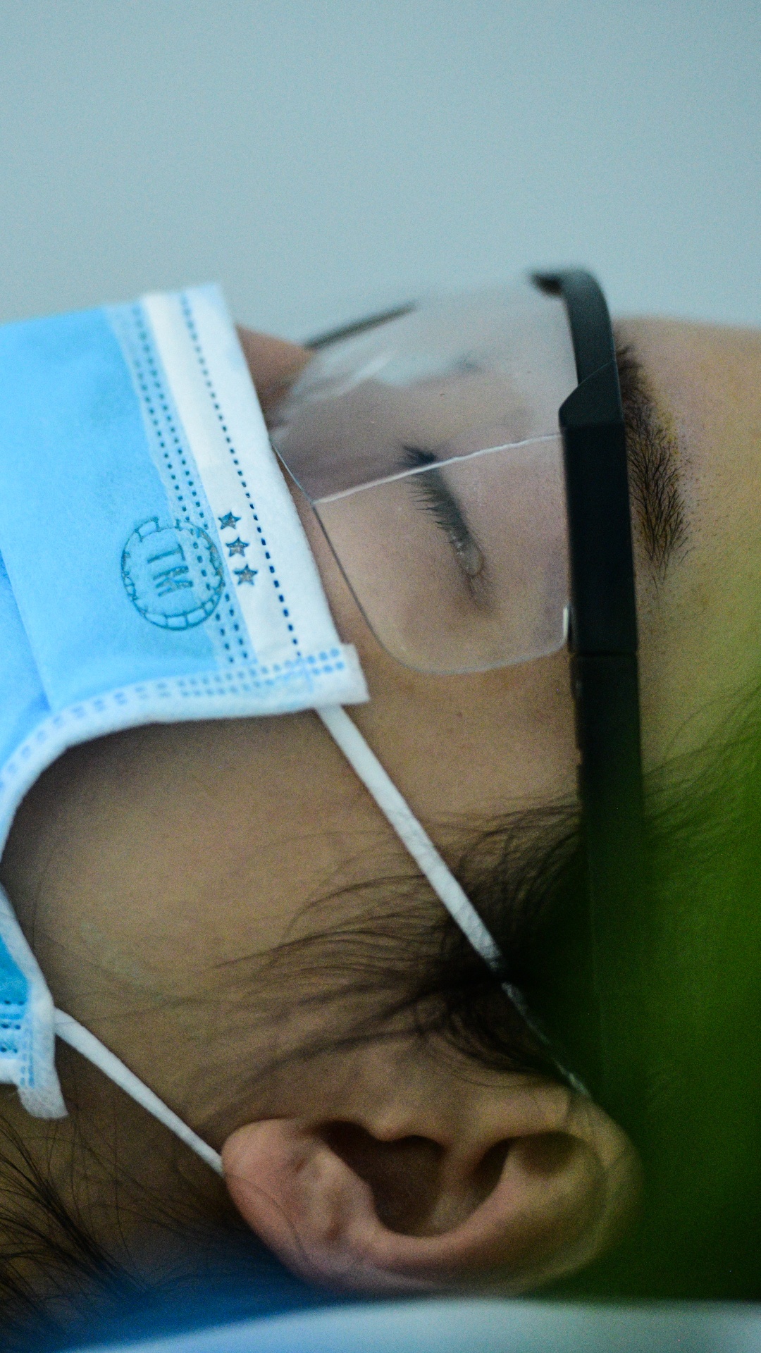 co giao day yoga,  mo mat can,  vien mat Ha Noi anh 44