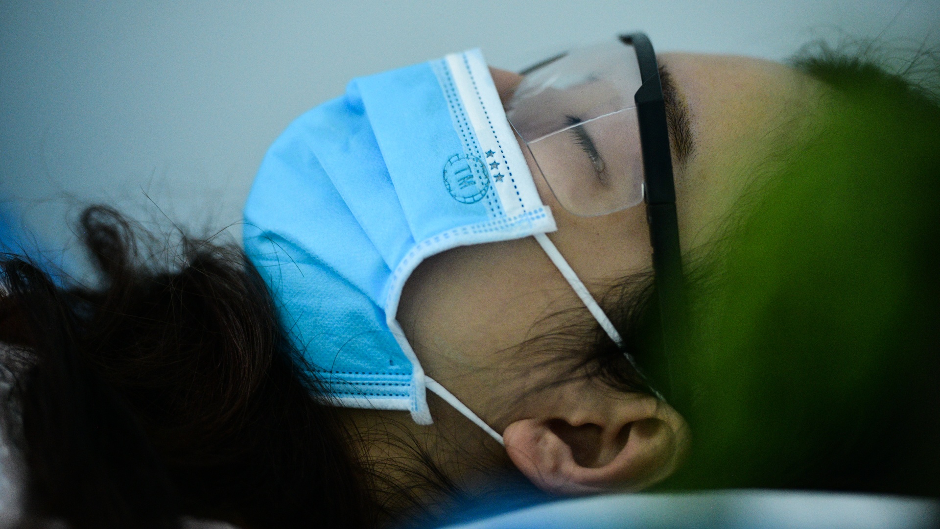 co giao day yoga,  mo mat can,  vien mat Ha Noi anh 45