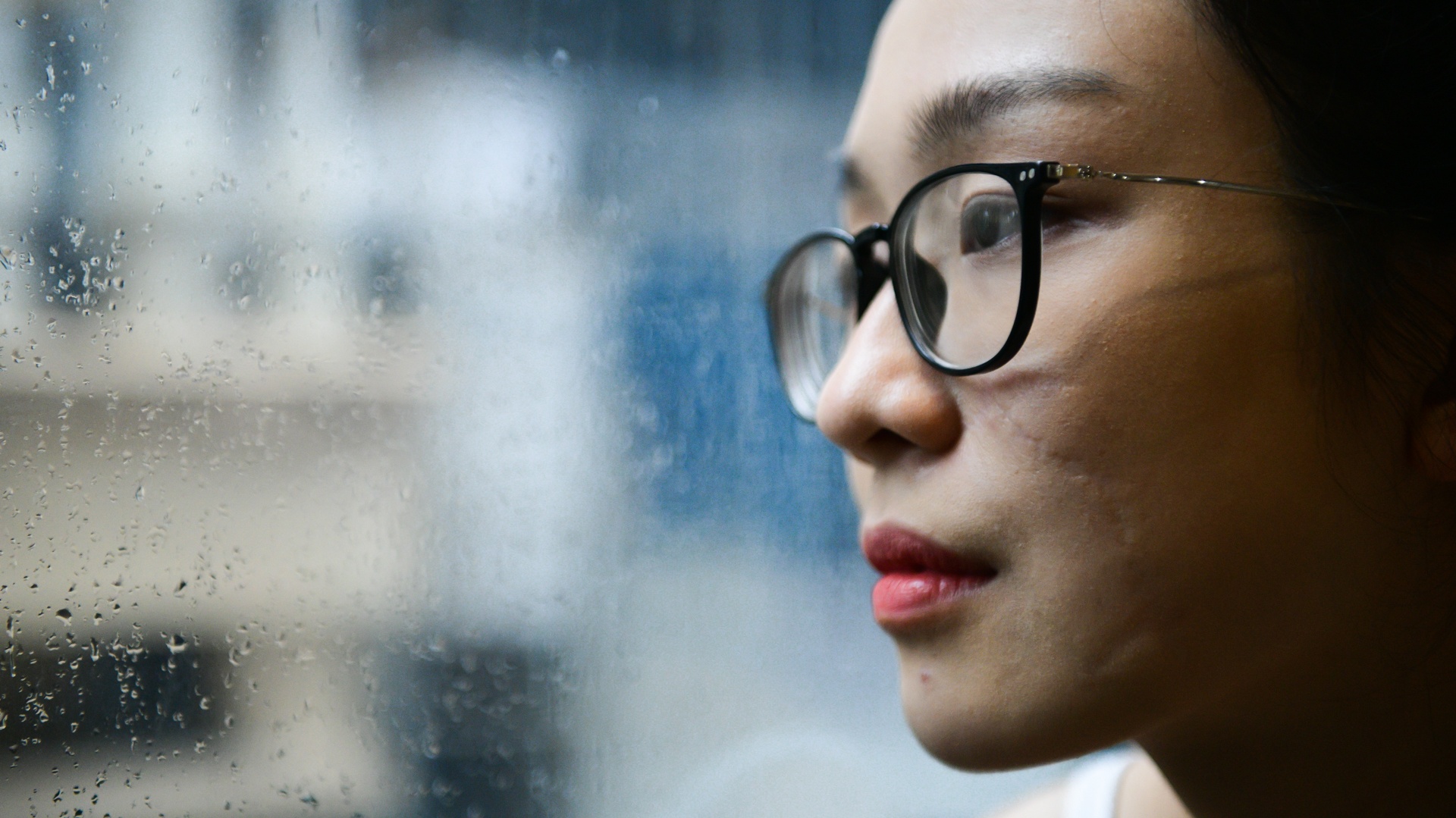 co giao day yoga,  mo mat can,  vien mat Ha Noi anh 5