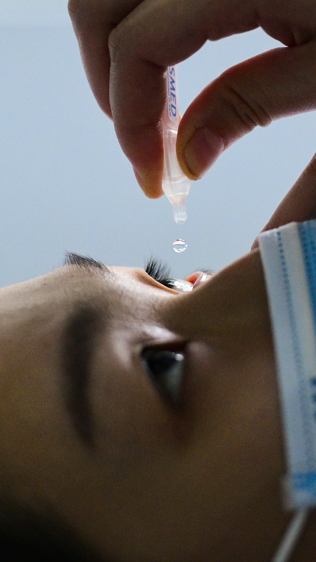 co giao day yoga,  mo mat can,  vien mat Ha Noi anh 28