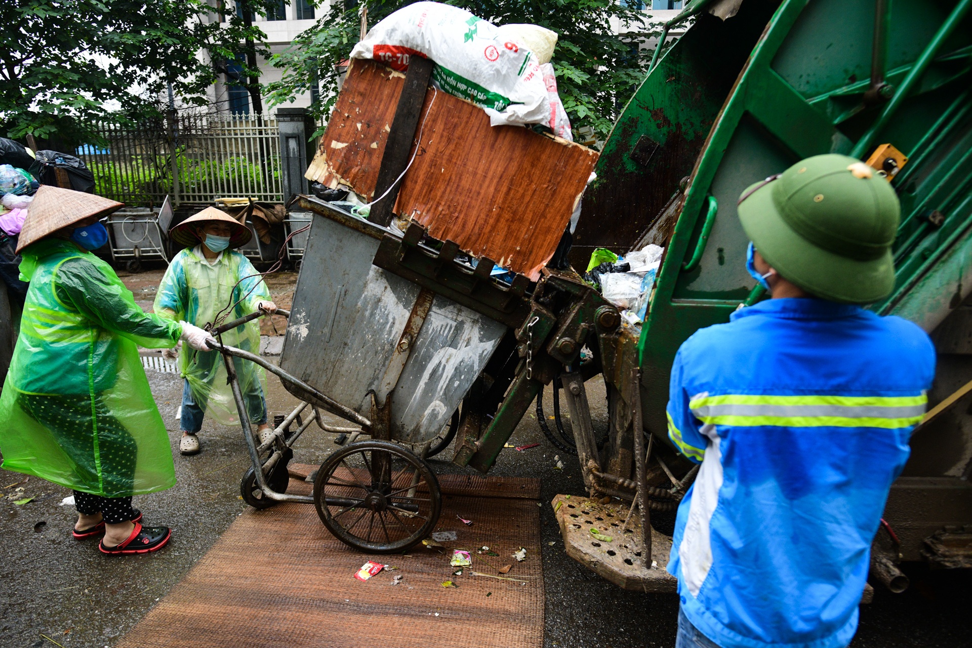 un u rac thai,  quan noi thanh anh 8