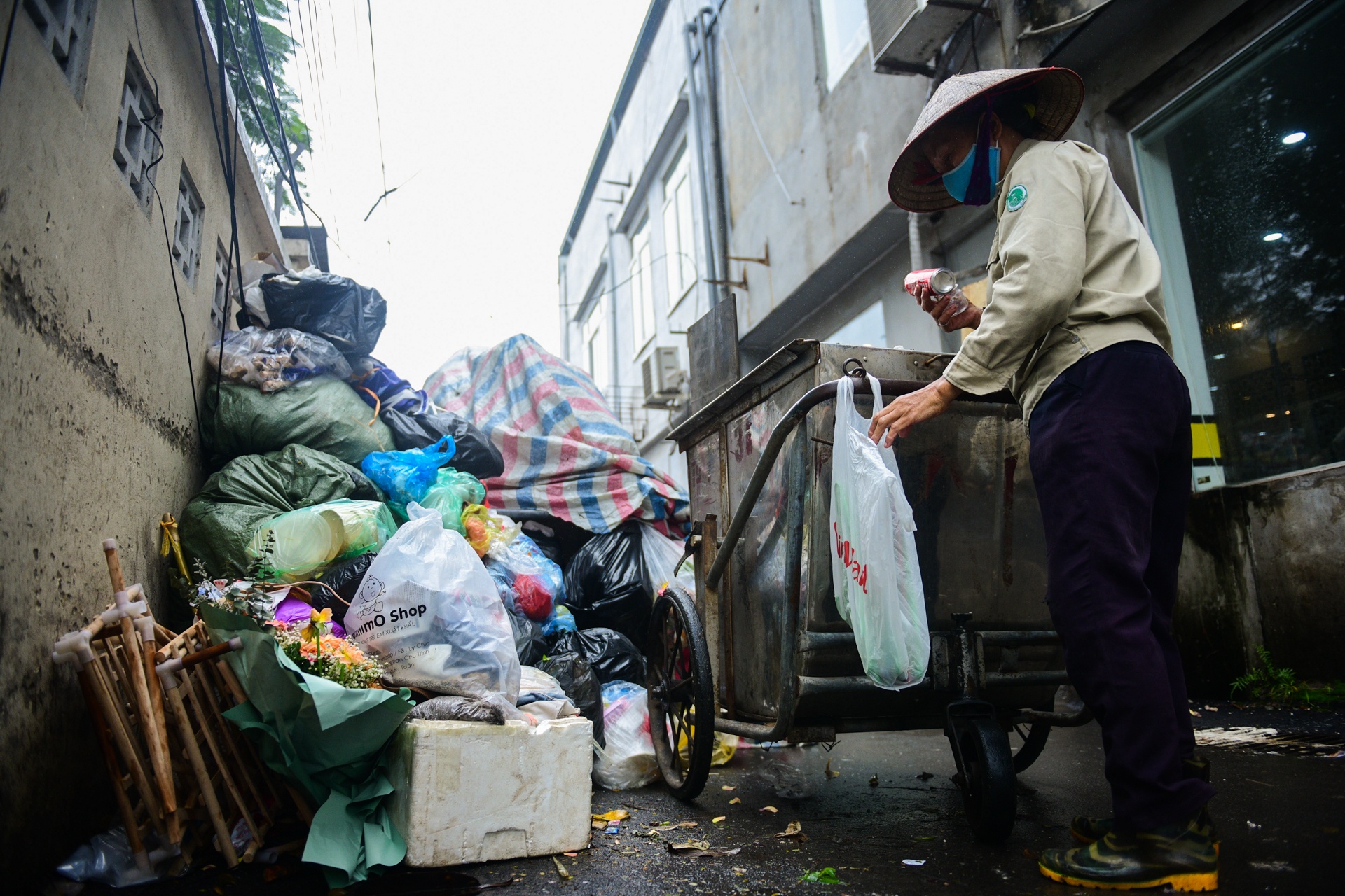 un u rac thai,  quan noi thanh anh 3