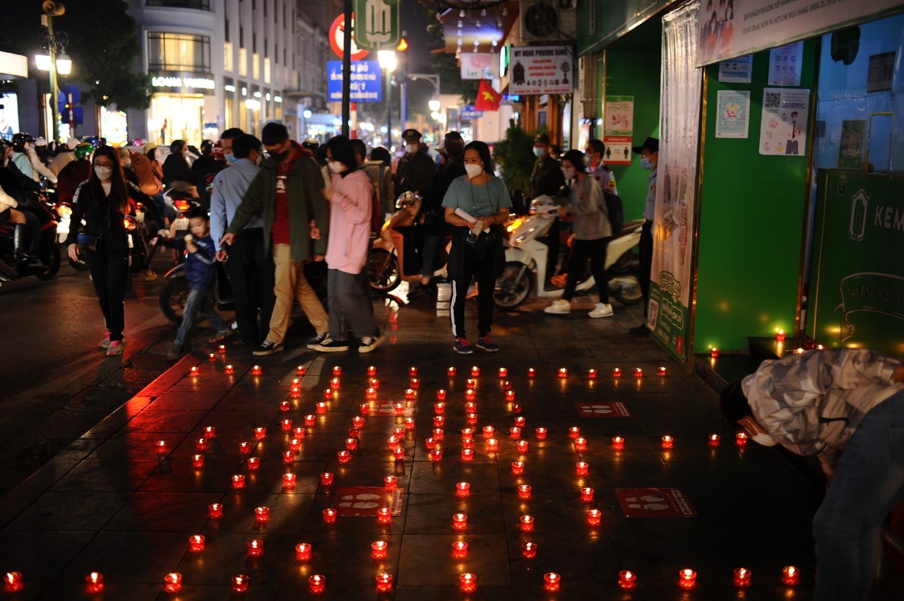 tuong niem nguoi mat vi Covid-19 anh 8