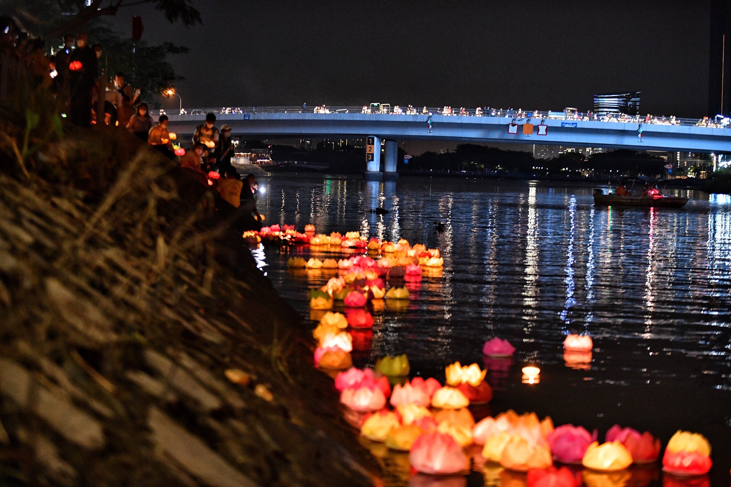 tuong niem nguoi mat vi Covid-19 anh 9