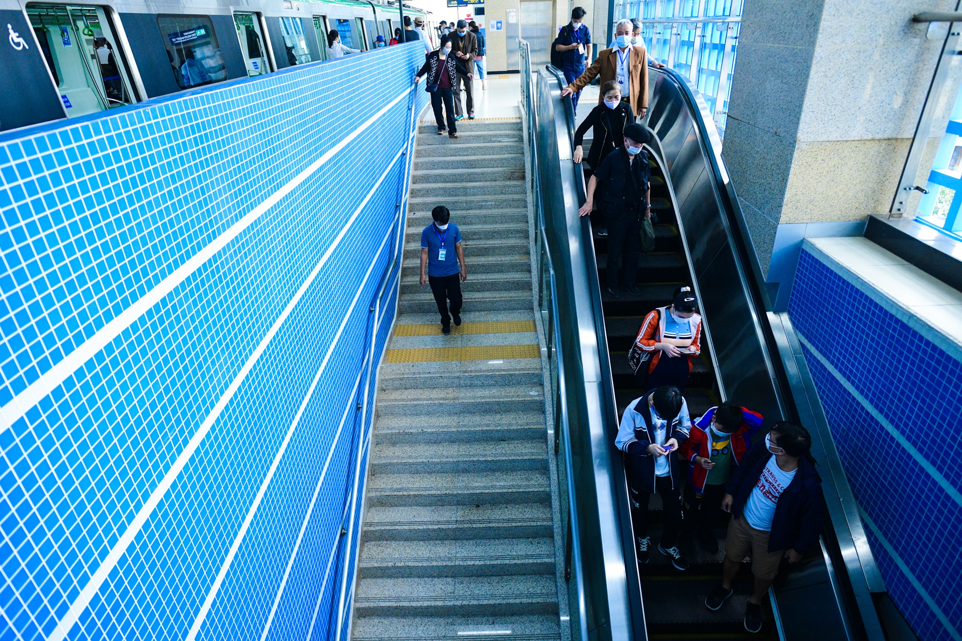 tau Cat Linh - Ha Dong,  mo ban ve tuyen Cat Linh - Ha Dong,  tau sat tren cao anh 14