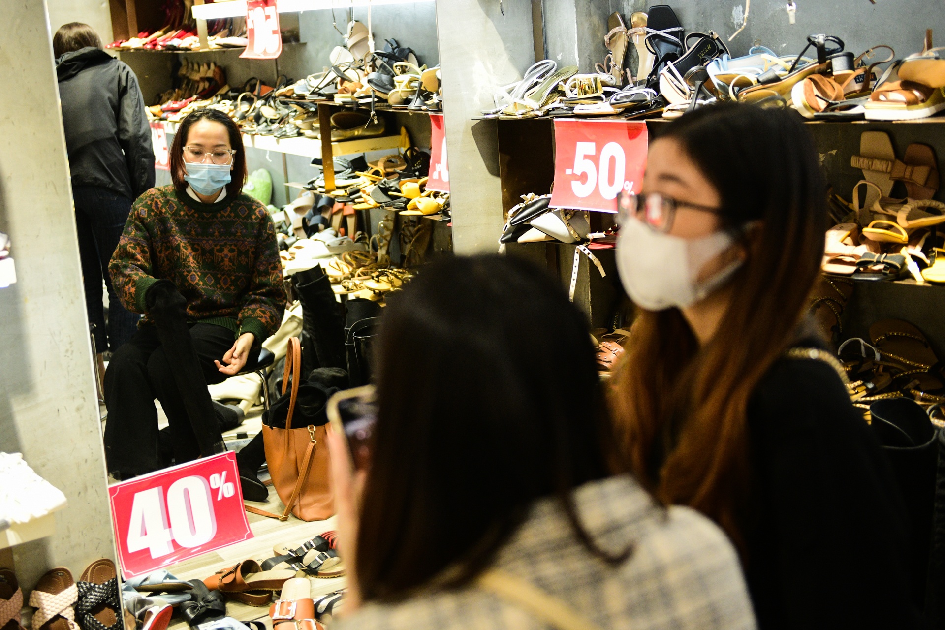 ngay Black Friday,  nguoi Ha Noi xep hang thanh toan anh 7