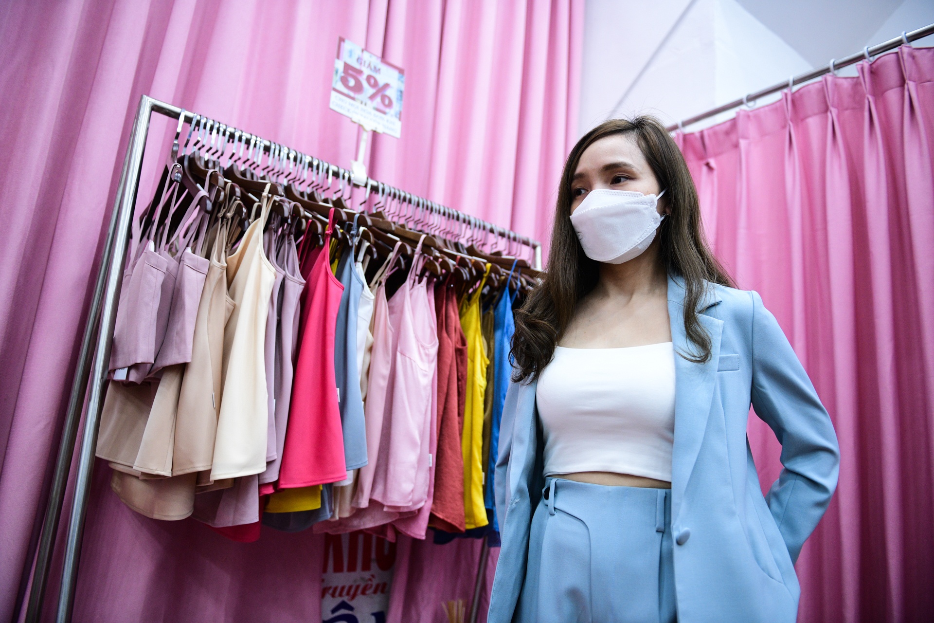 ngay Black Friday,  nguoi Ha Noi xep hang thanh toan anh 3