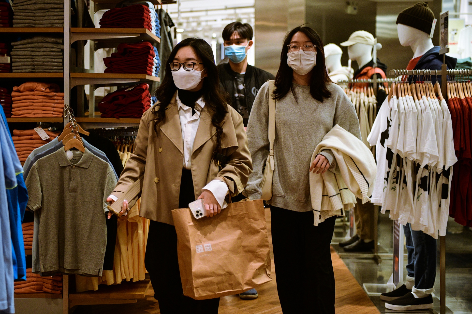 ngay Black Friday,  nguoi Ha Noi xep hang thanh toan anh 13