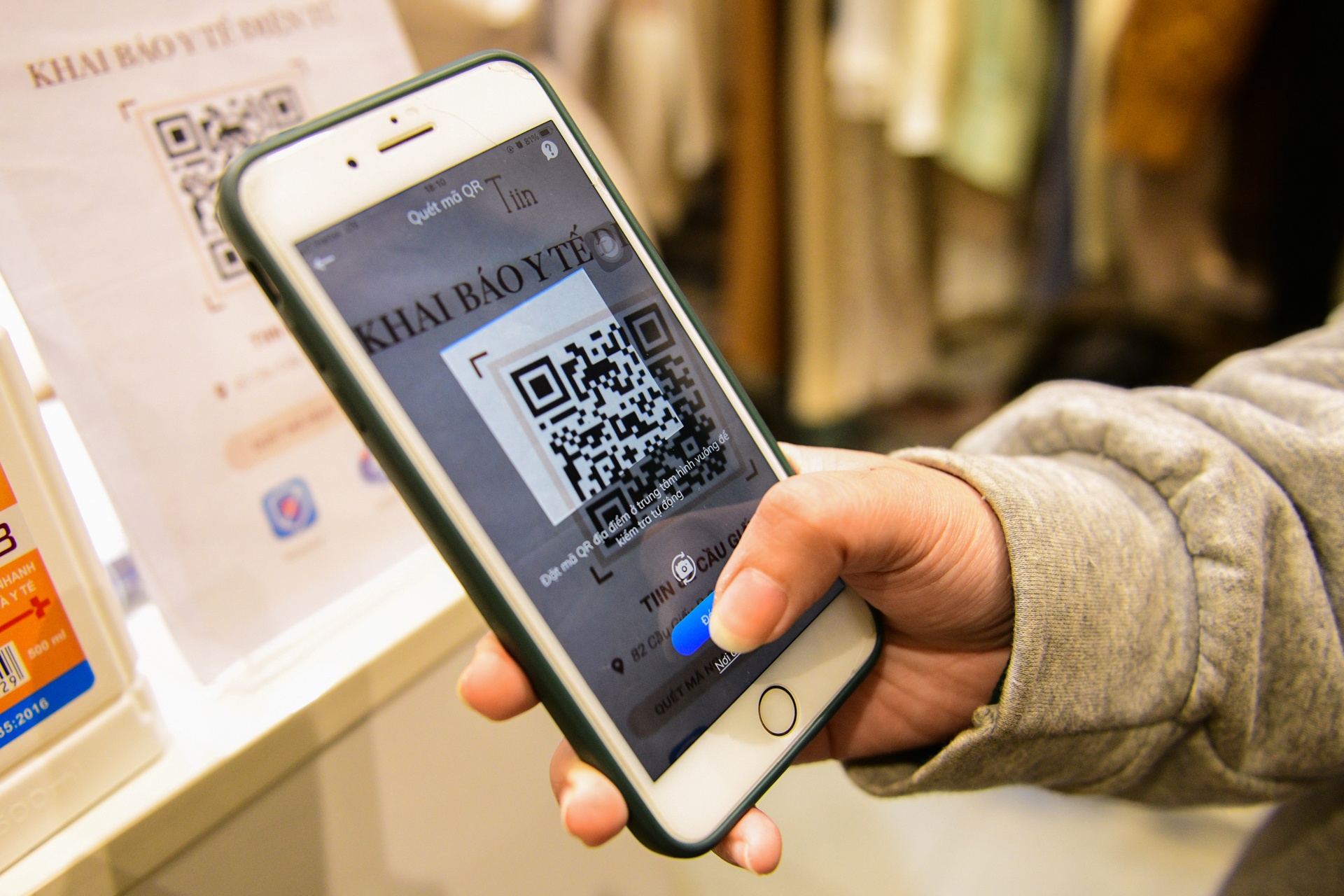 ngay Black Friday,  nguoi Ha Noi xep hang thanh toan anh 12