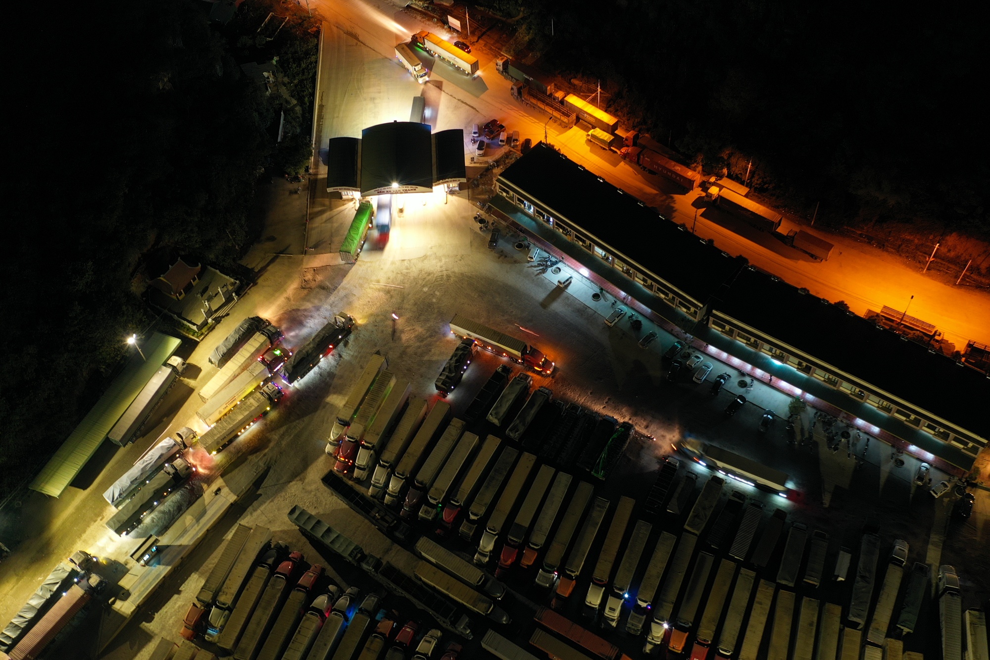 container un u o cua khau,  cua khau Tan Thanh tac nghen anh 1