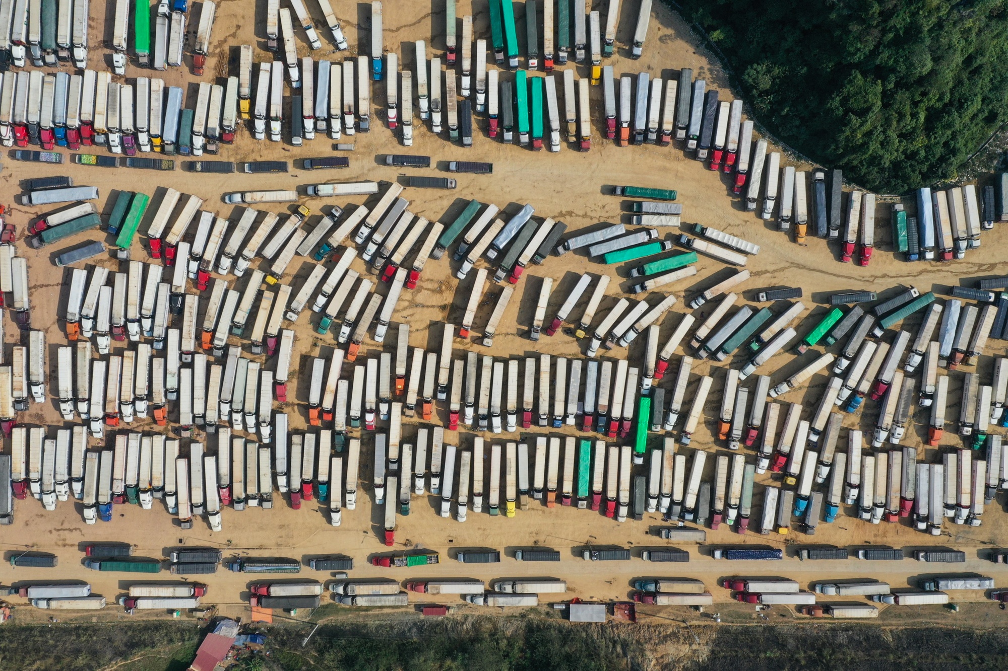 hang nong san un u,  un tac xe container anh 12