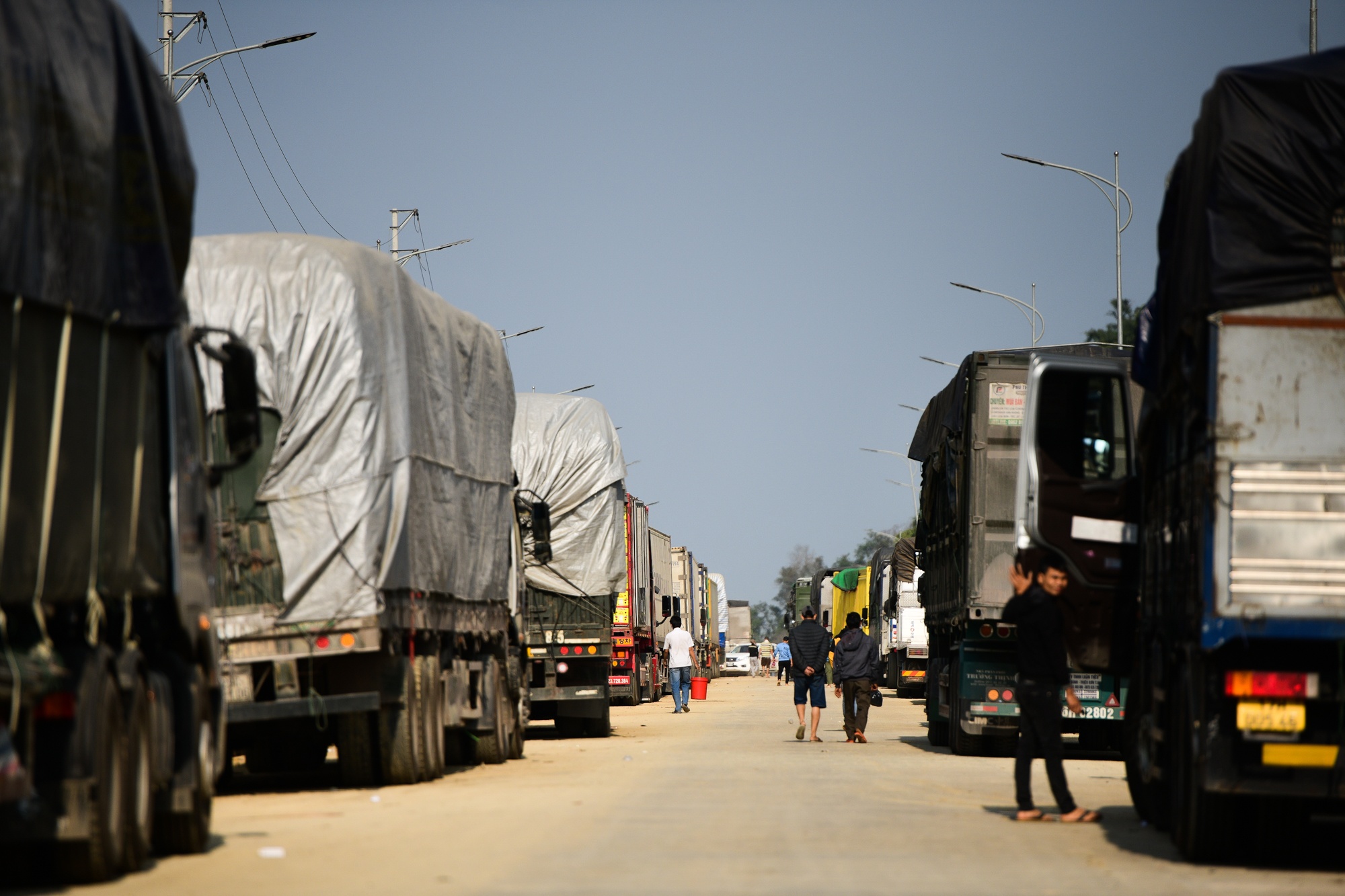 hang nong san un u,  un tac xe container anh 11