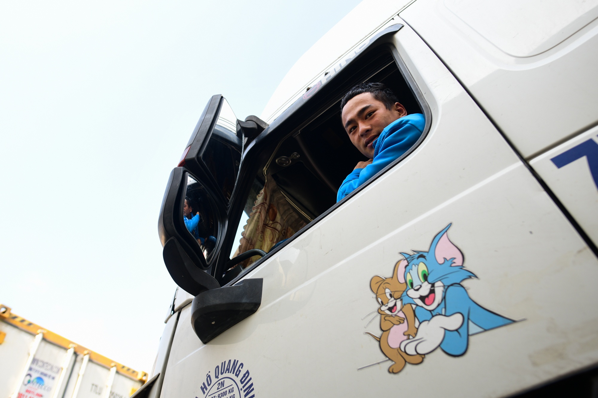 hang nong san un u,  un tac xe container anh 7