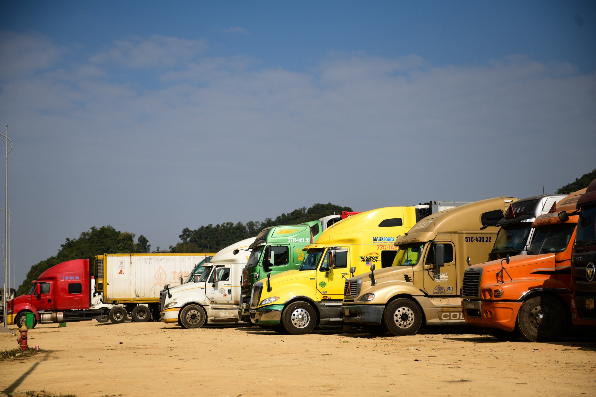 xe container un u vi tac bien,  cua khau Lang Son un tac,  nong san xuat khau anh 14