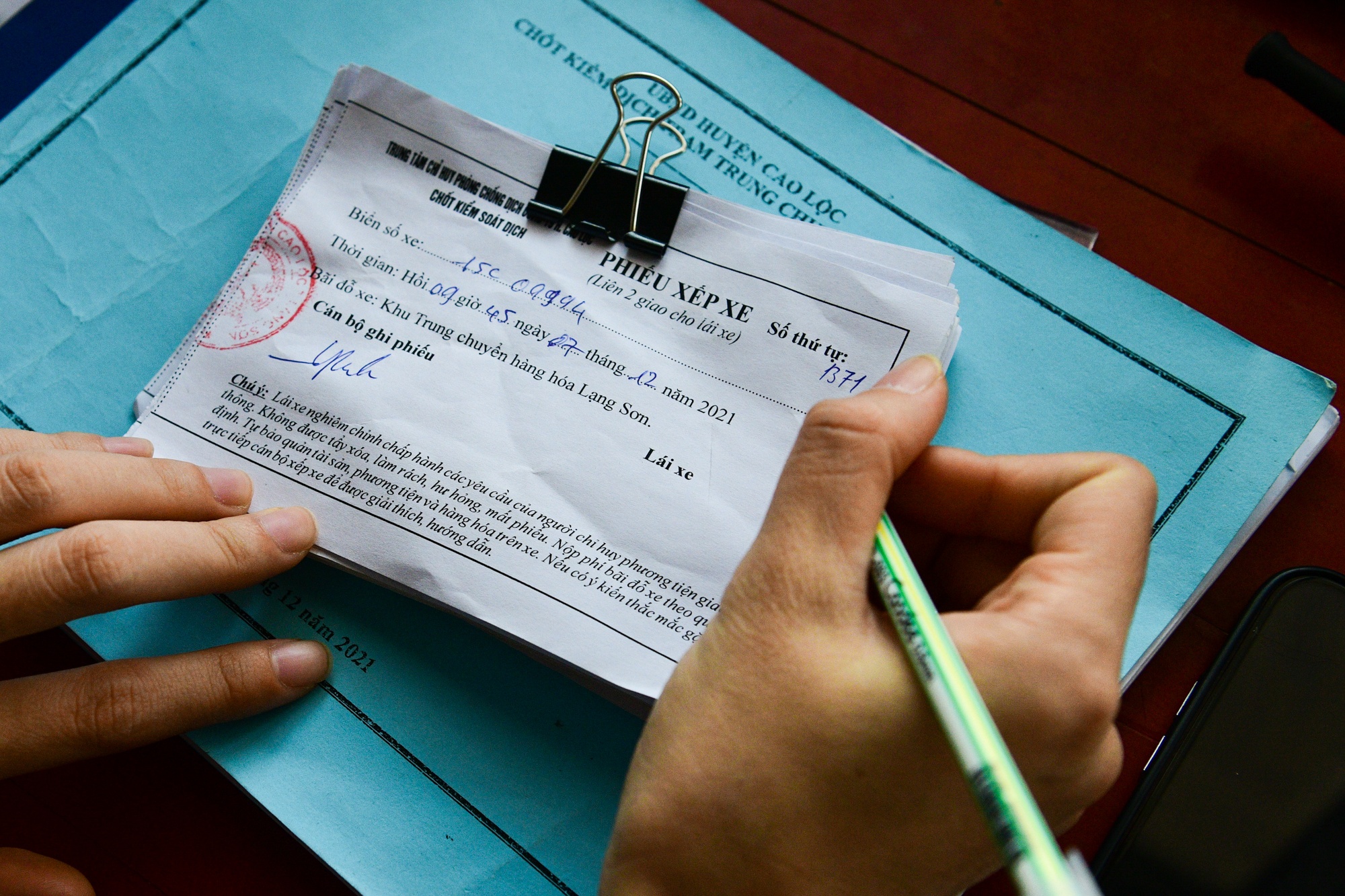 xe container un u vi tac bien,  cua khau Lang Son un tac,  nong san xuat khau anh 7