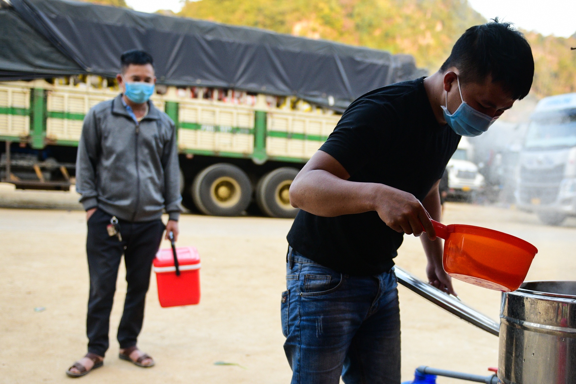 xe container un u vi tac bien,  cua khau Lang Son un tac,  nong san xuat khau anh 26