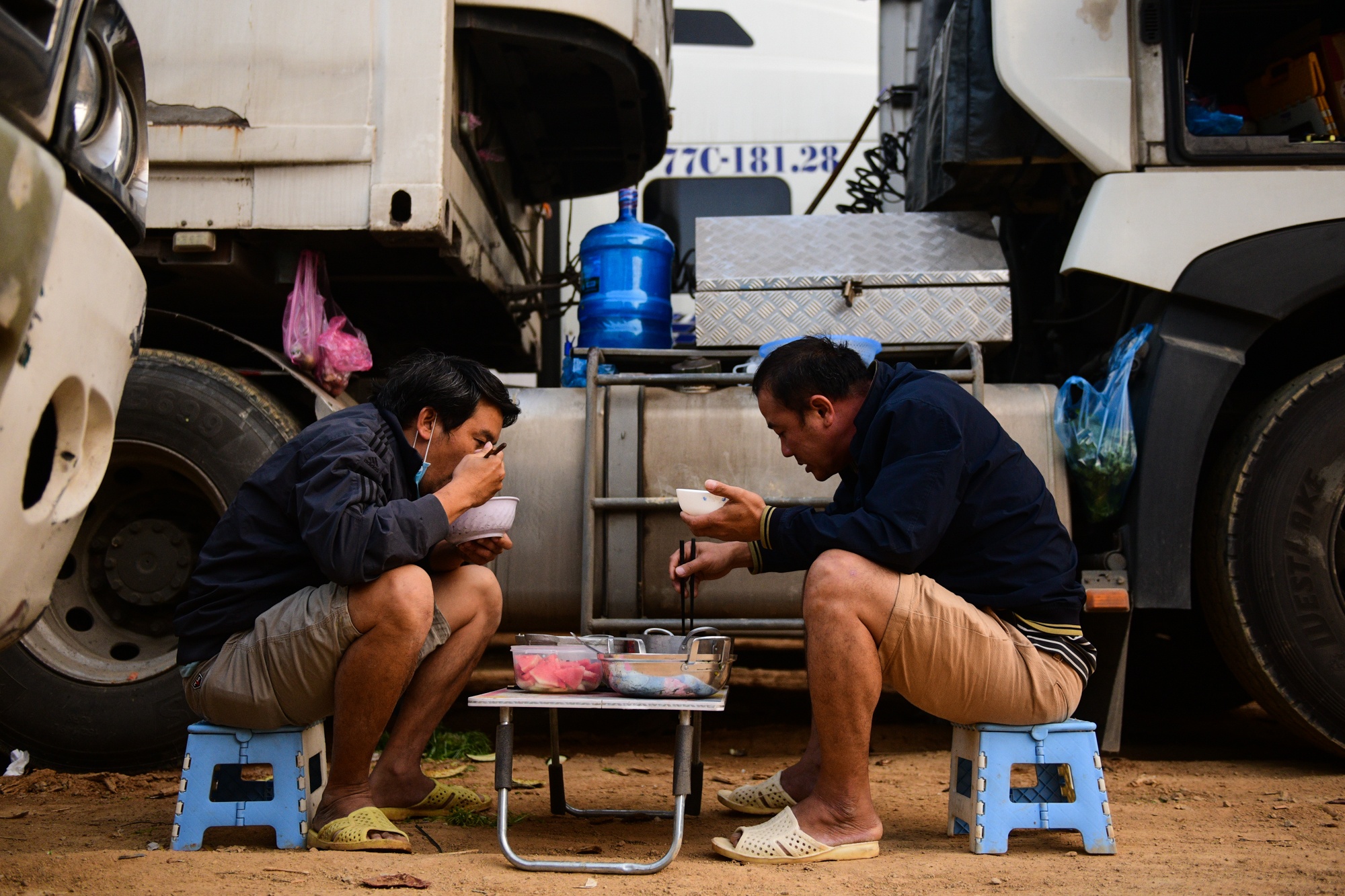 xe container un u vi tac bien,  cua khau Lang Son un tac,  nong san xuat khau anh 3