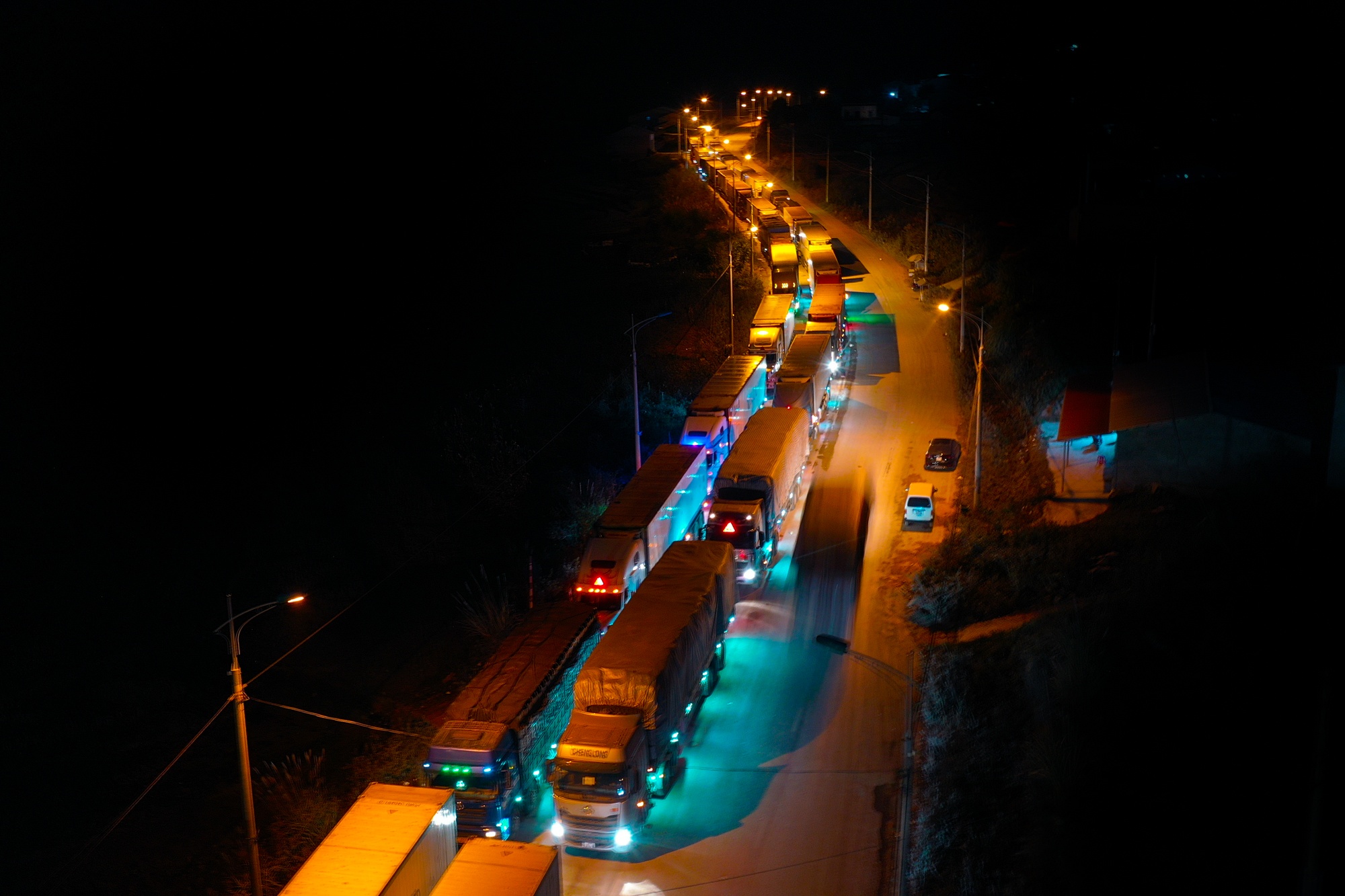 xe container un u vi tac bien,  cua khau Lang Son un tac,  nong san xuat khau anh 24