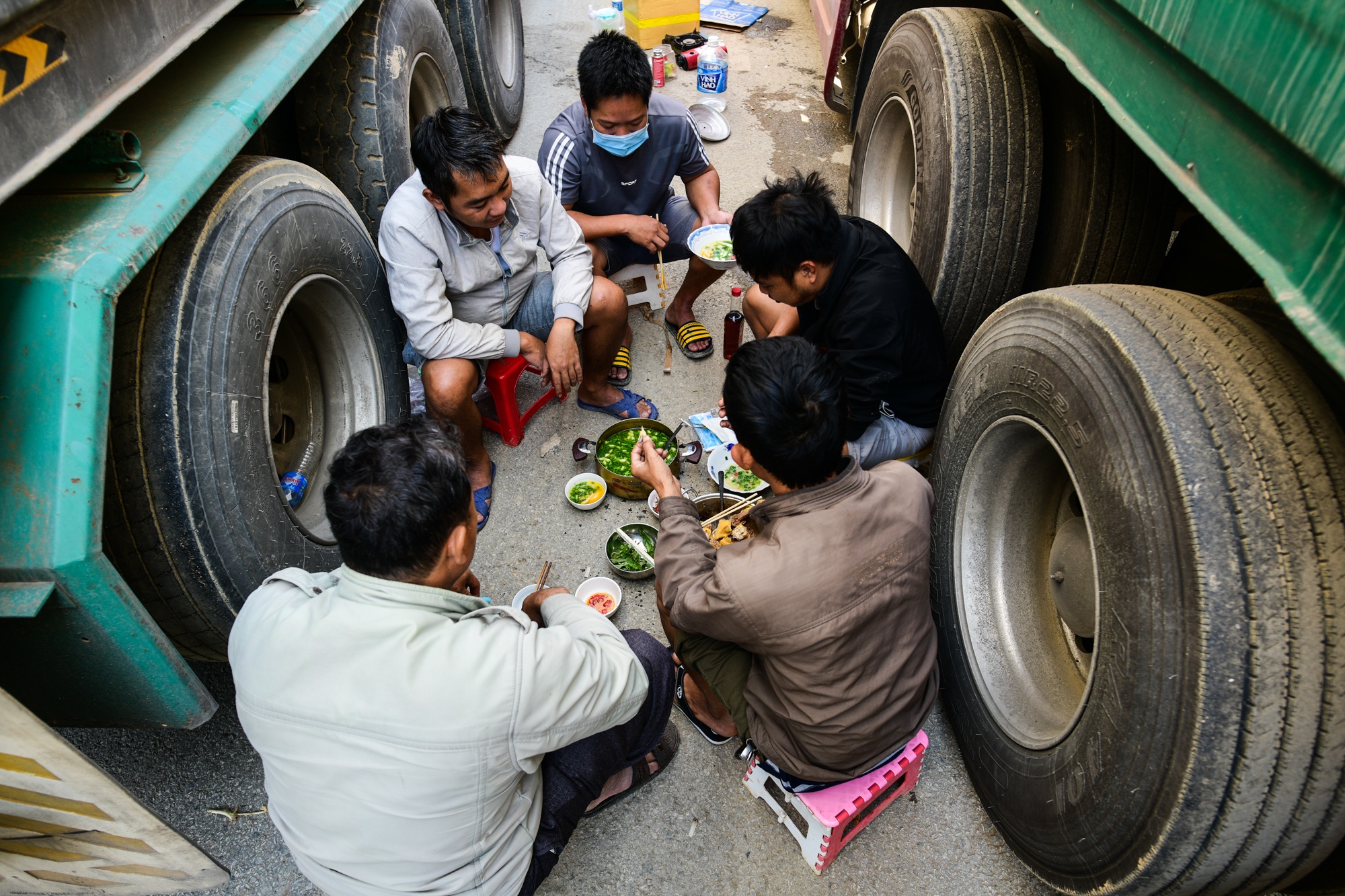 xe container un u vi tac bien,  cua khau Lang Son un tac,  nong san xuat khau anh 39