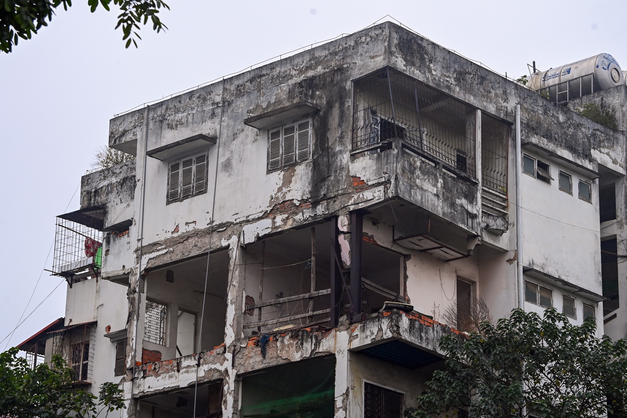 chung cu nguy hiem anh 2