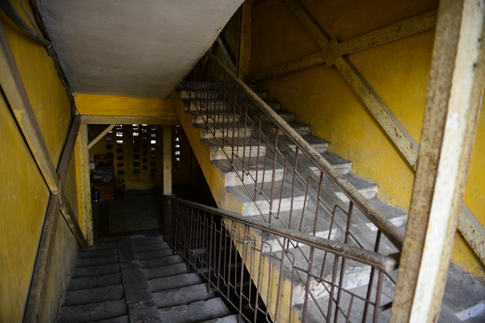 4 khu tap the o Ha Noi co nguy co sap hinh anh