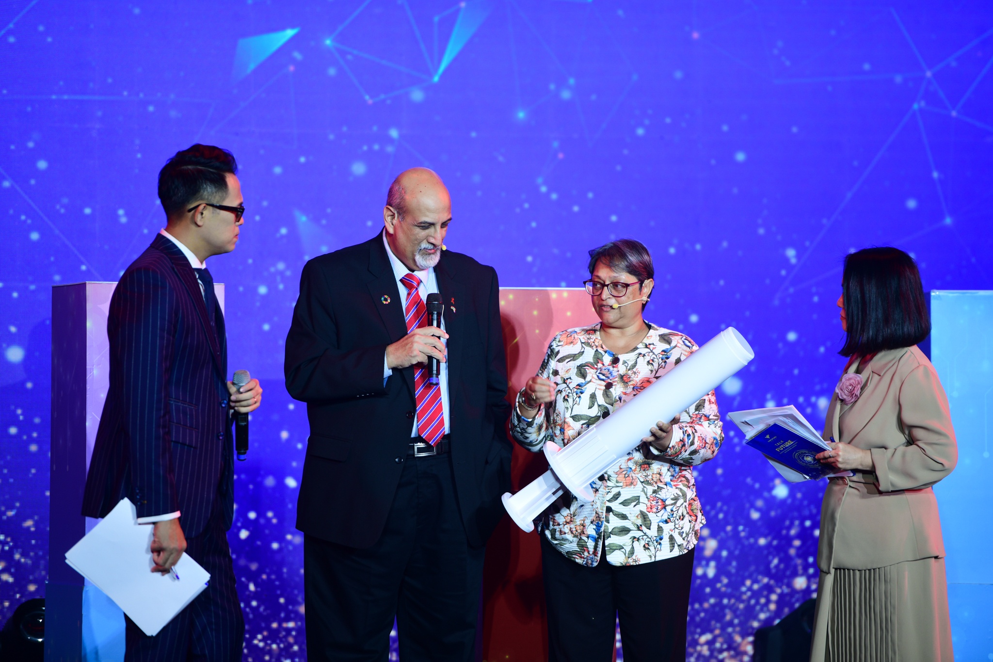 giai thuong khoa hoc anh 25