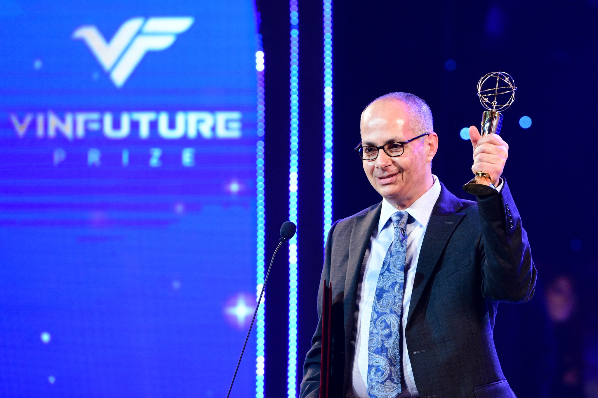 giai thuong khoa hoc anh 8